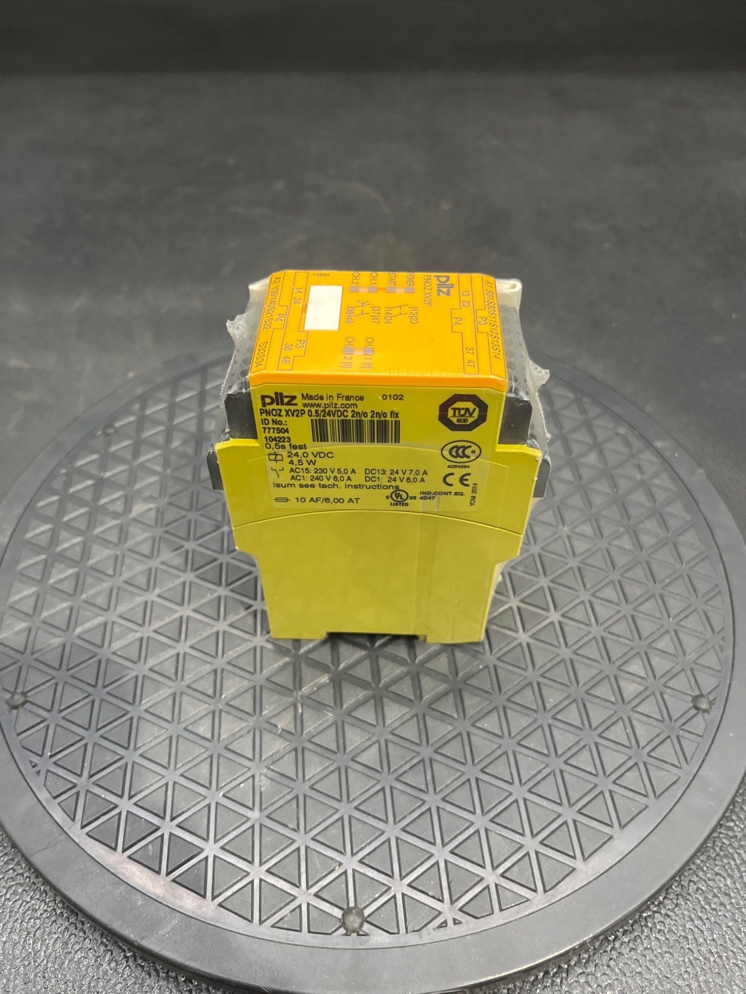 Pilz PNOZ X2P 0.5/24VDC Safety Relay 2N/O 777504 NEW 0