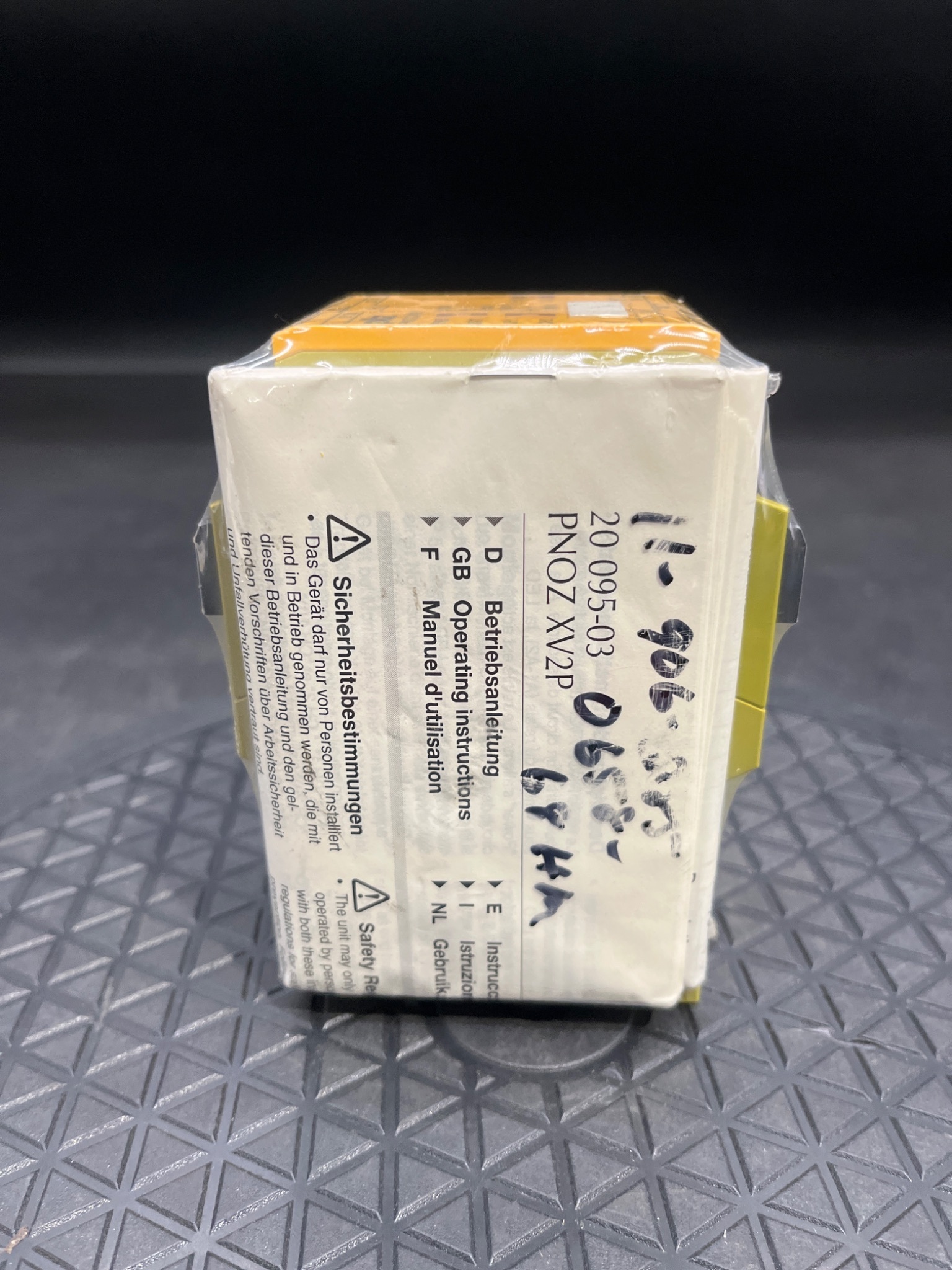 Pilz PNOZ X2P 0.5/24VDC Safety Relay 2N/O 777504 NEW 3