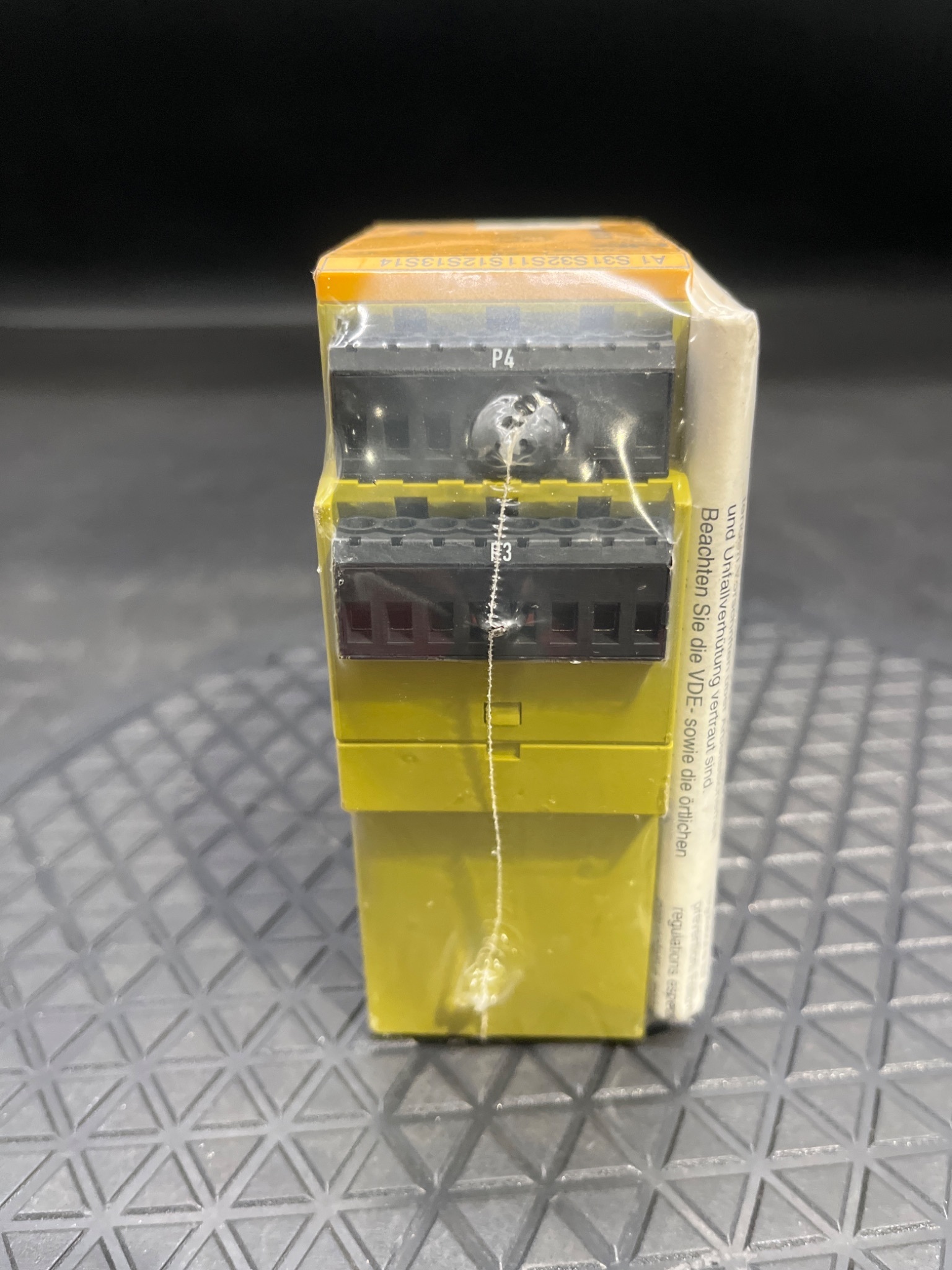 Pilz PNOZ X2P 0.5/24VDC Safety Relay 2N/O 777504 NEW 4