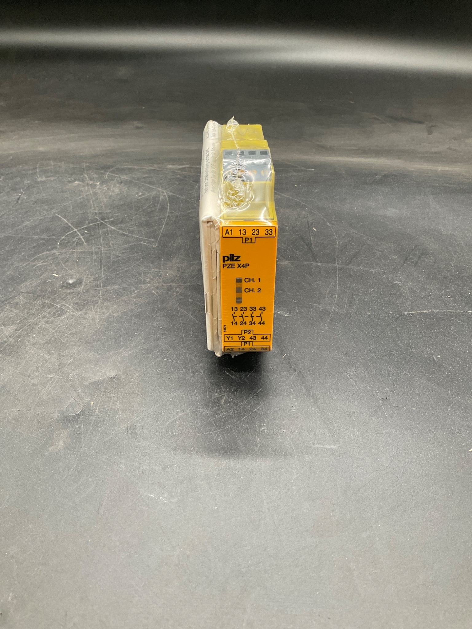 PILZ PZE X4P 24VDC 4N/0 Safety Relay Module 777585 NEW 0