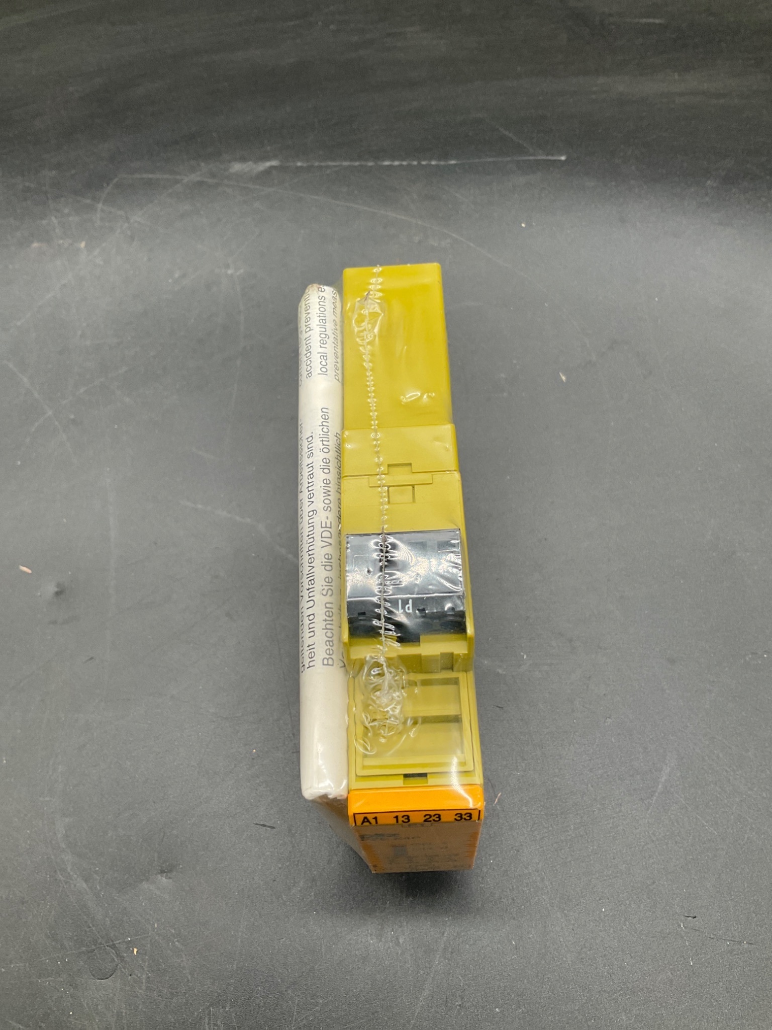 PILZ PZE X4P 24VDC 4N/0 Safety Relay Module 777585 NEW 1