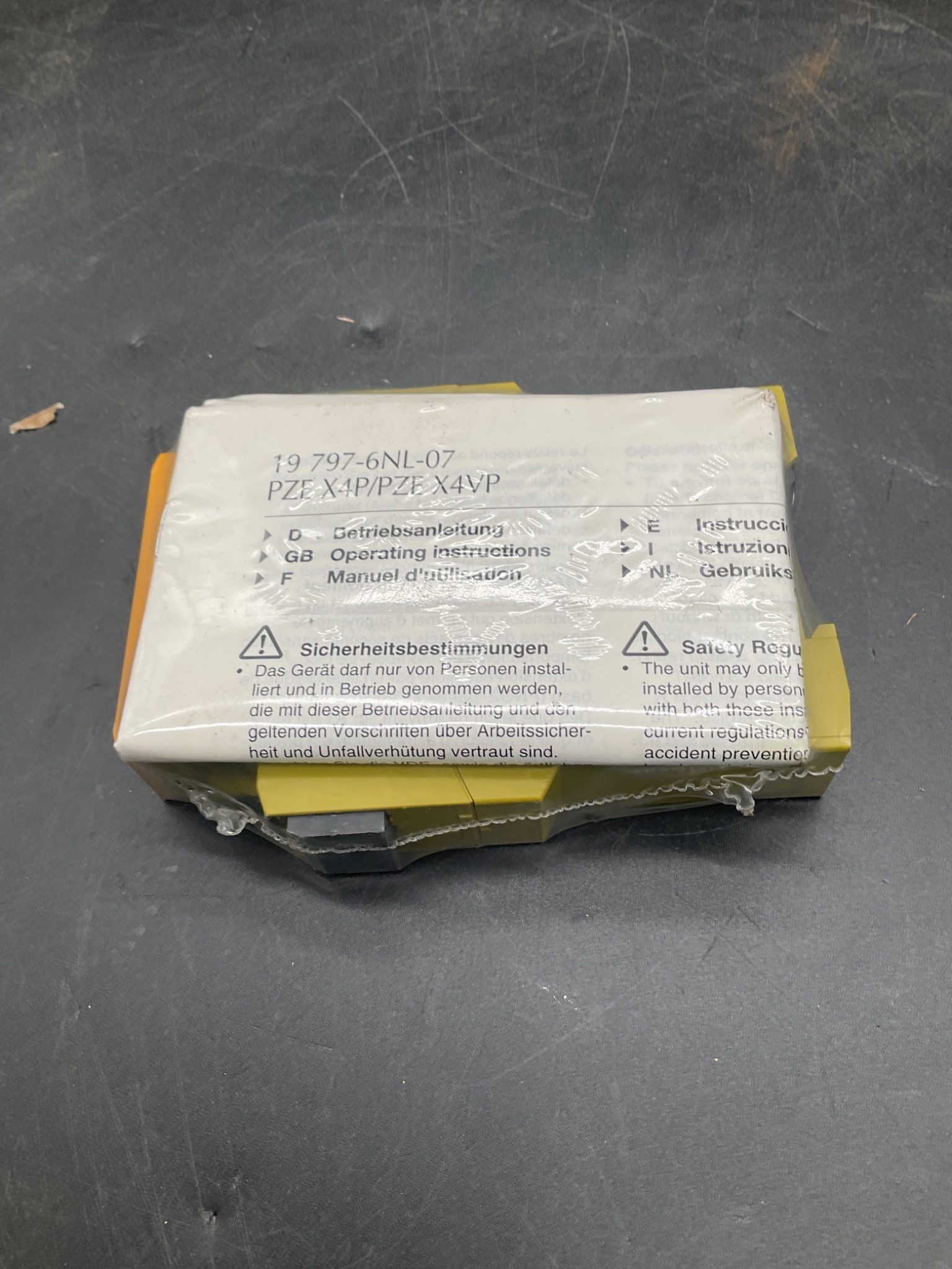PILZ PZE X4P 24VDC 4N/0 Safety Relay Module 777585 NEW 3