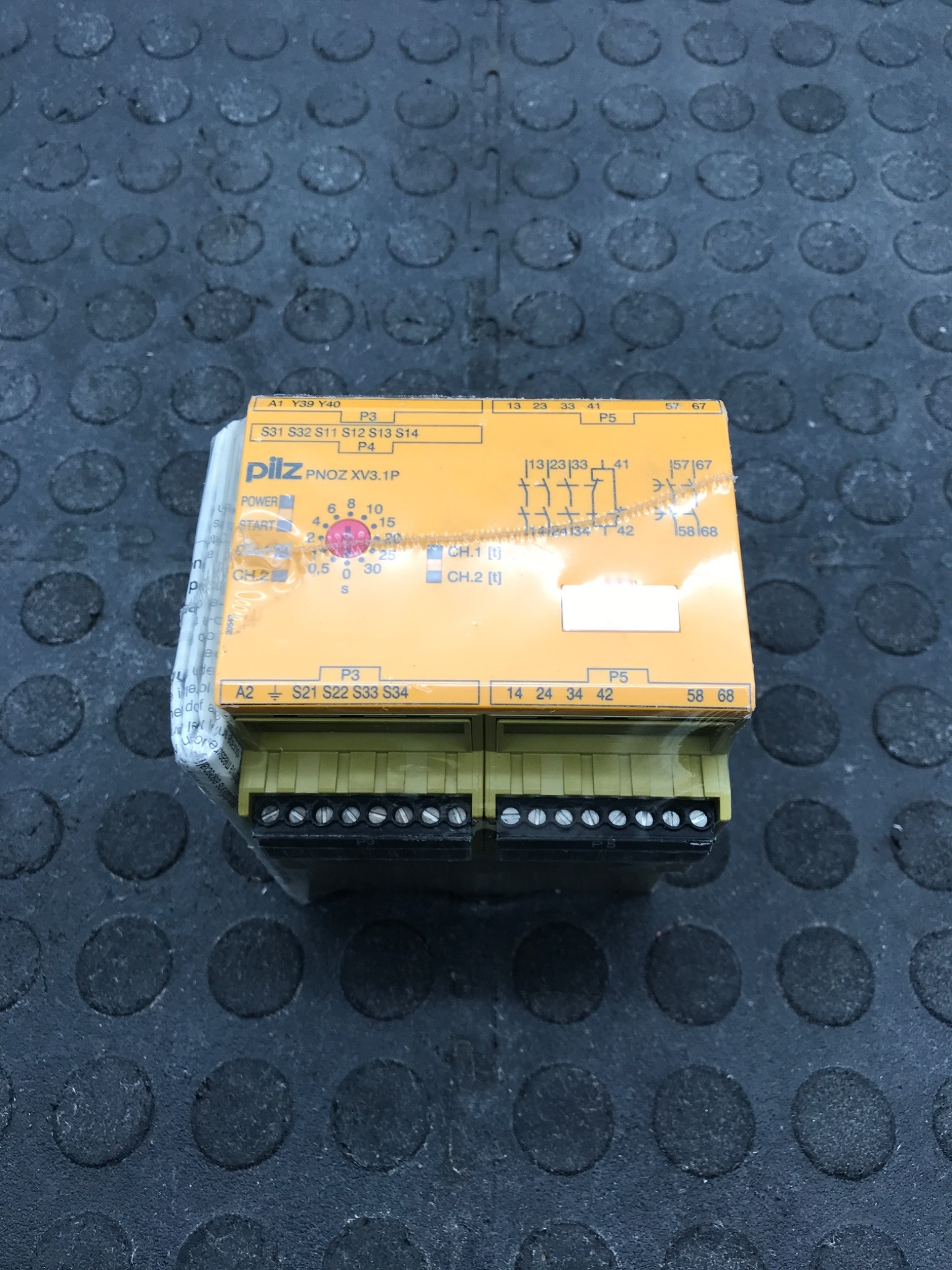 PILZ PNOZ XV3.1P 30/24-240VACDC Time Delay Safety Relay 3NO 1NC 777530 NEW 0