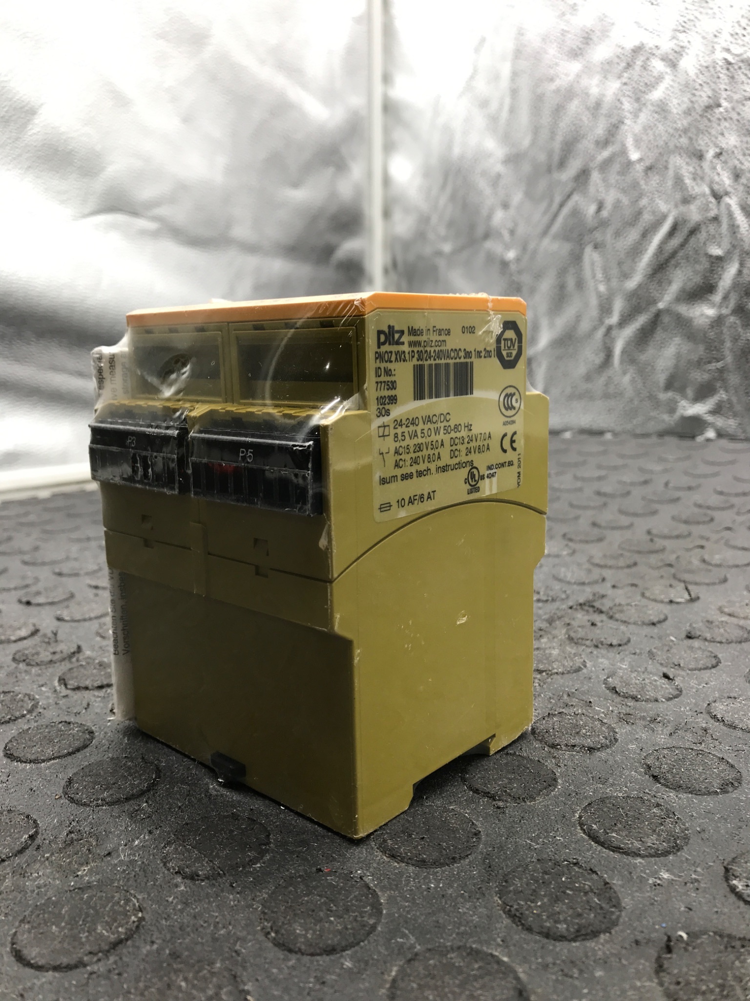 PILZ PNOZ XV3.1P 30/24-240VACDC Time Delay Safety Relay 3NO 1NC 777530 NEW 1