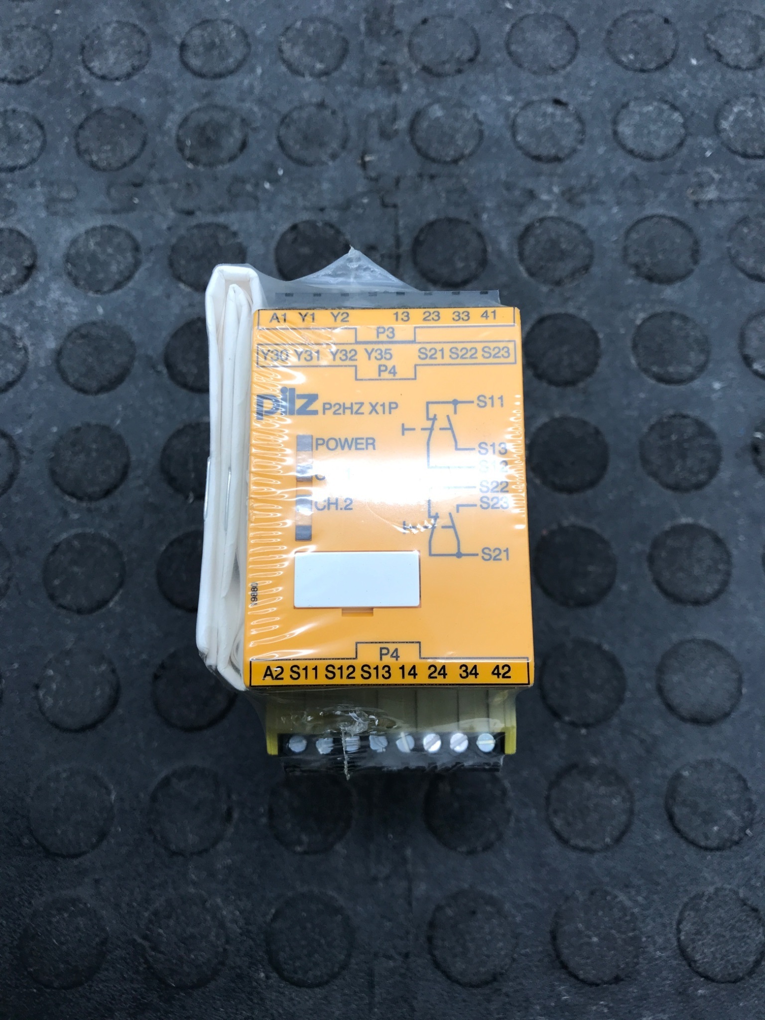 PILZ P2HZ X1P 24VDC Safety Relay 3NO 1NC 777340 NEW 0