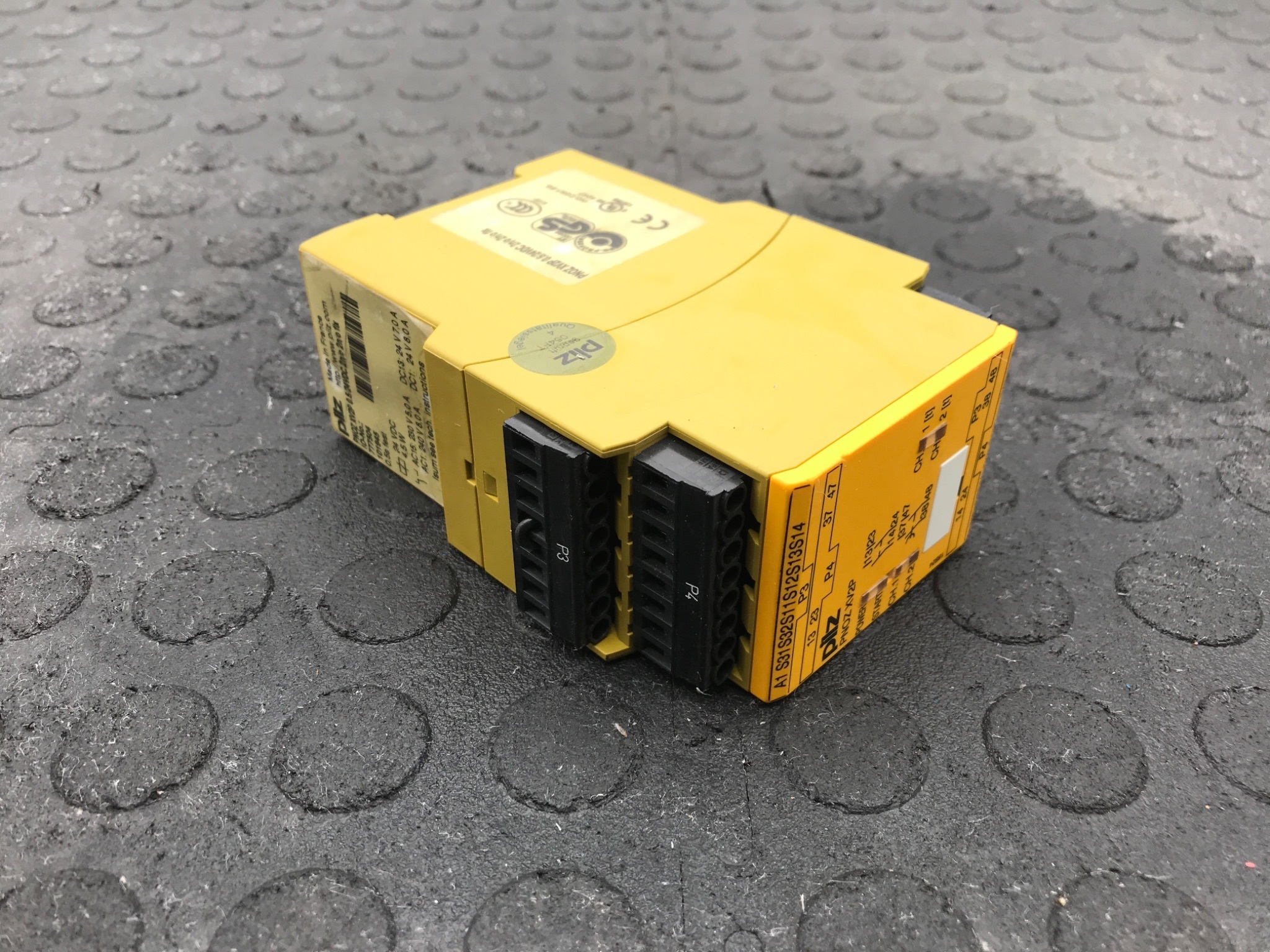 PILZ PNOZ XV2P 24VDC Safety Relay 2NO 777504 USED 1