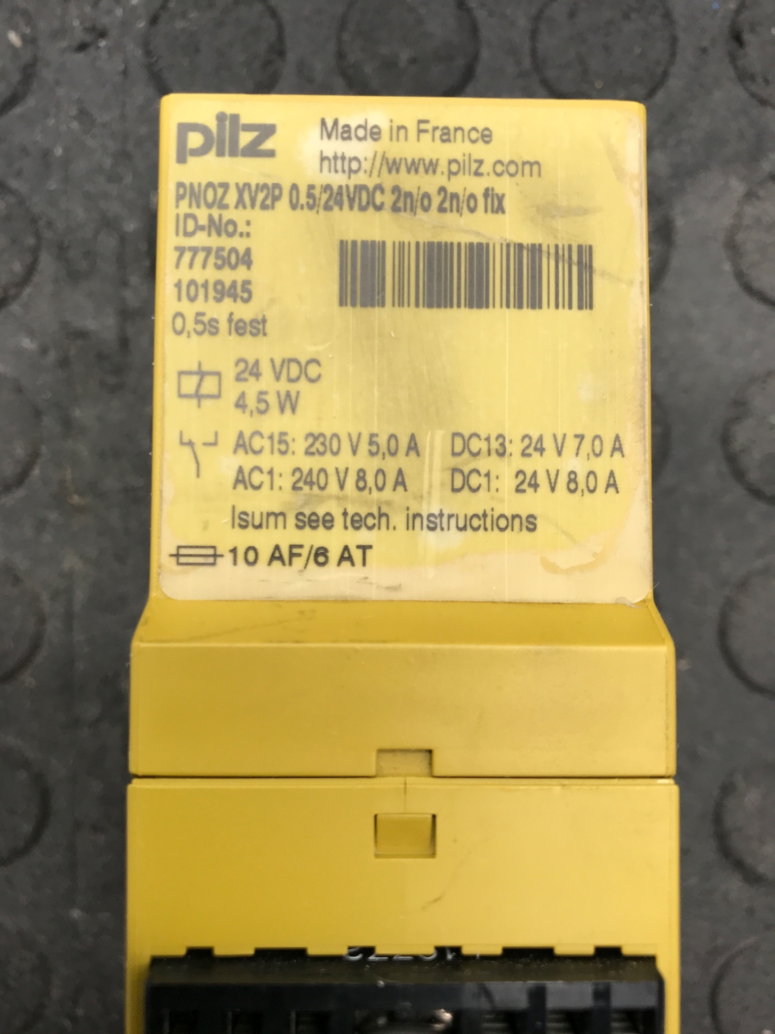 PILZ PNOZ XV2P 24VDC Safety Relay 2NO 777504 USED 2