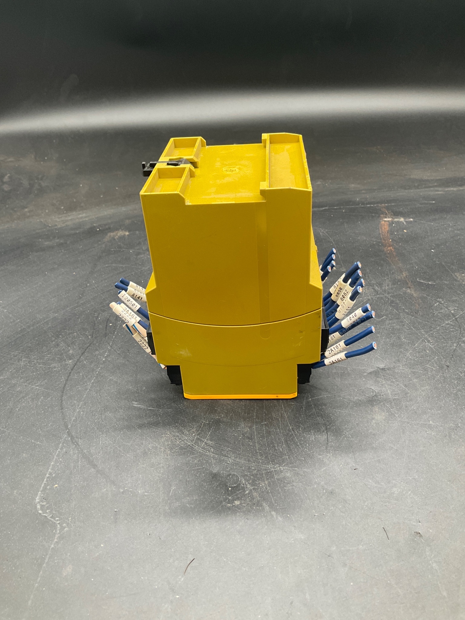 PILZ PNOZ X9P Safety Relay 777609 USED 1