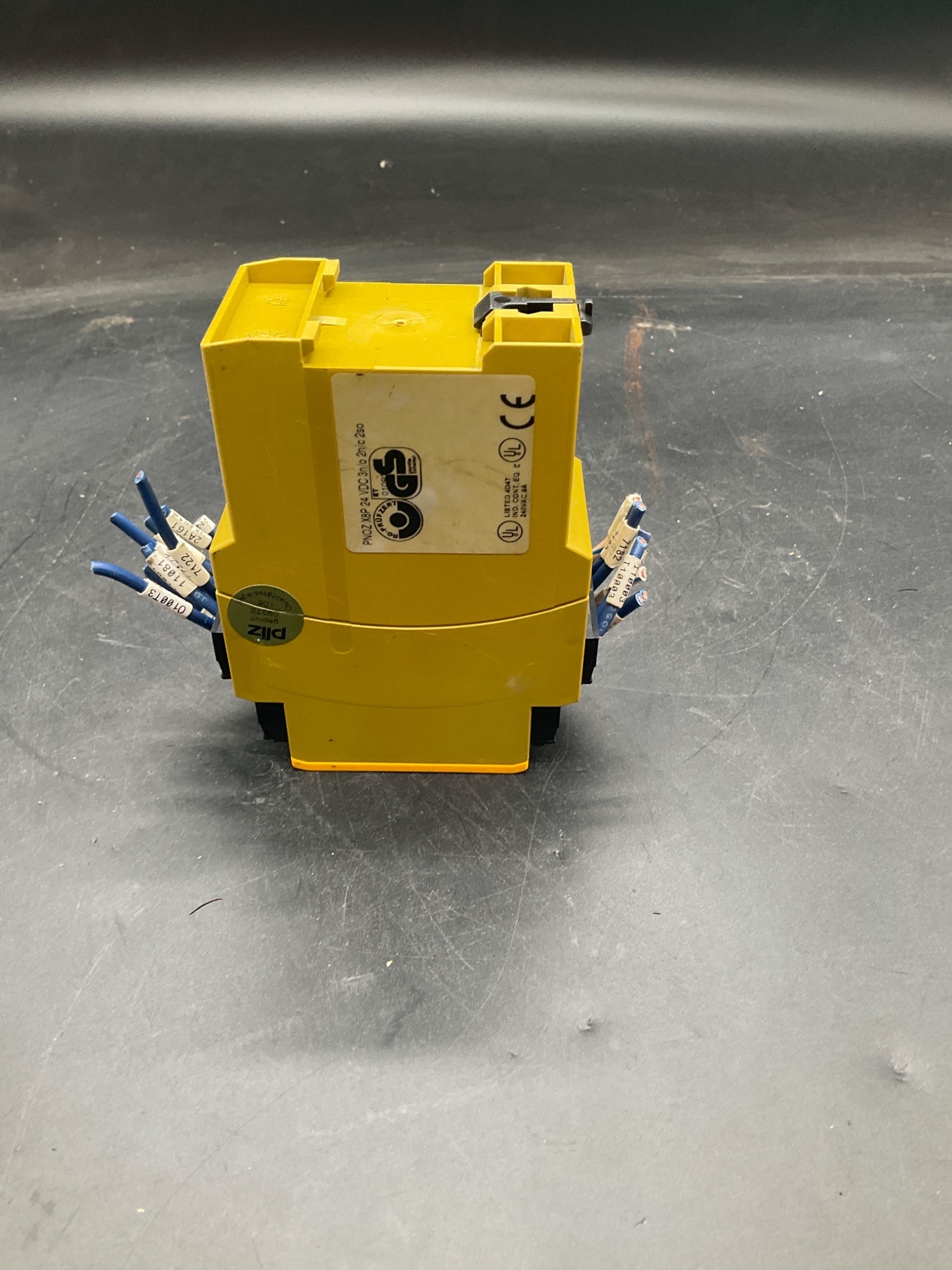 PILZ PNOZ X8P 24 VDC Safety Relay 777760 USED 2