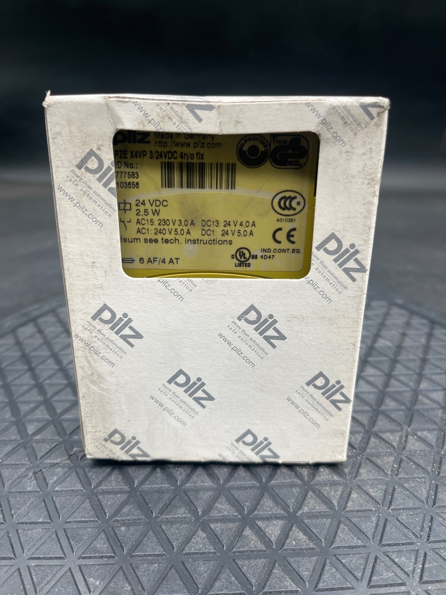 PILZ PZE X4VP Safety Relay 3/24VDC 777583 NEW 0