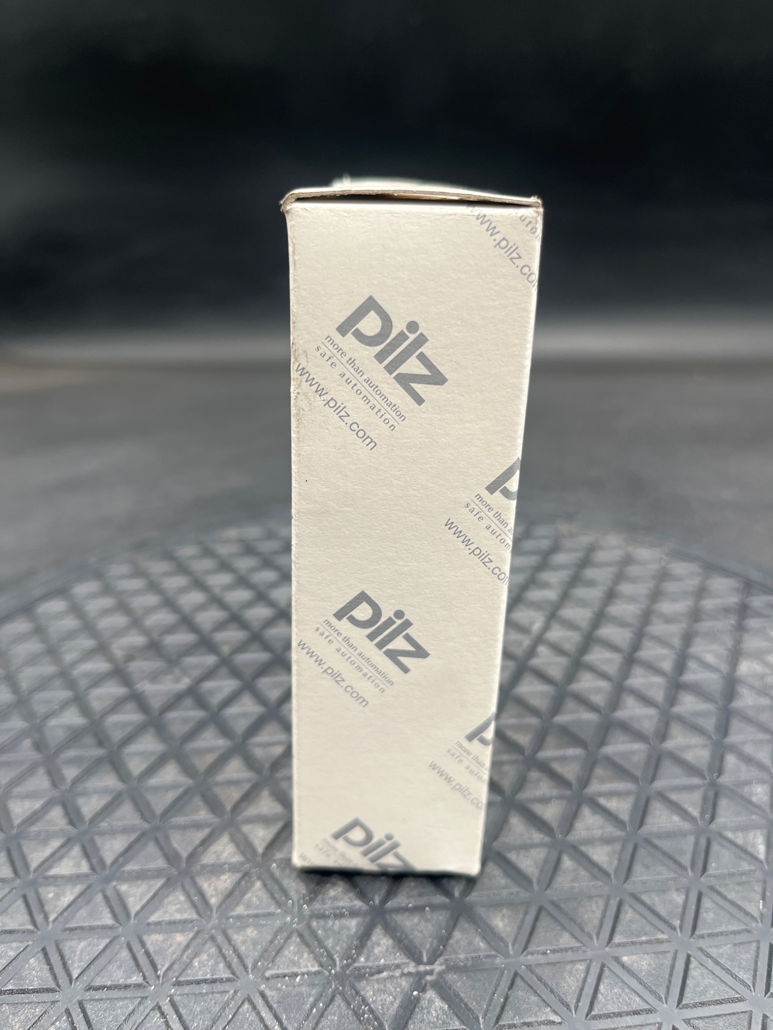 PILZ PZE X4VP Safety Relay 3/24VDC 777583 NEW 1