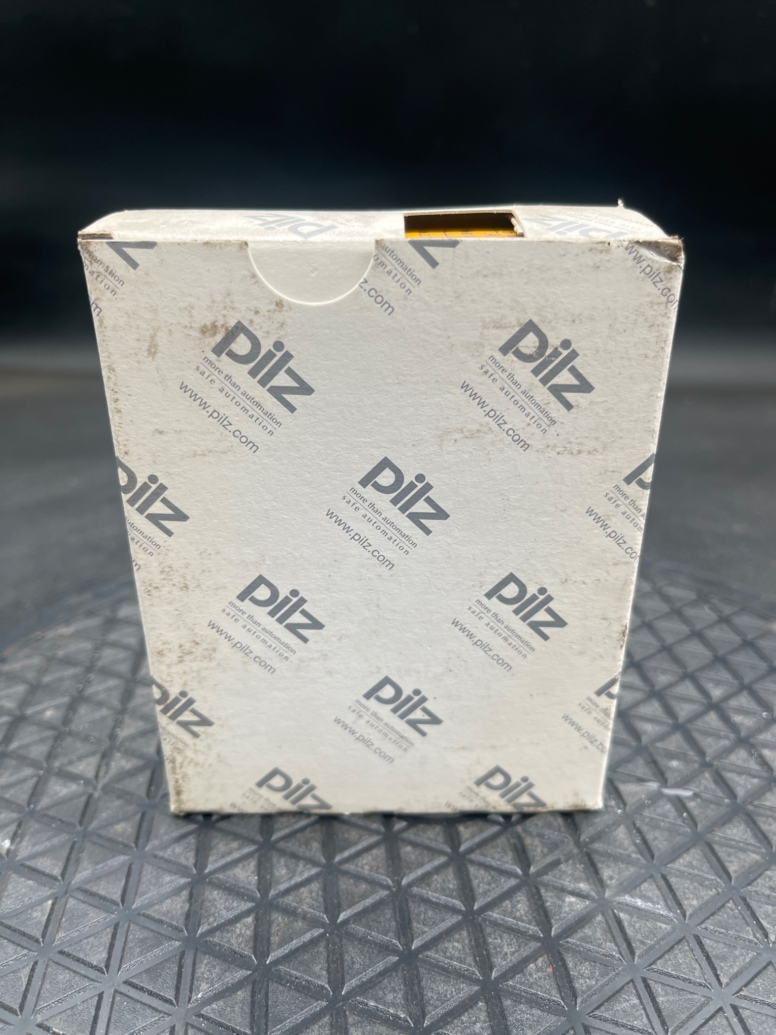 PILZ PZE X4VP Safety Relay 3/24VDC 777583 NEW 2