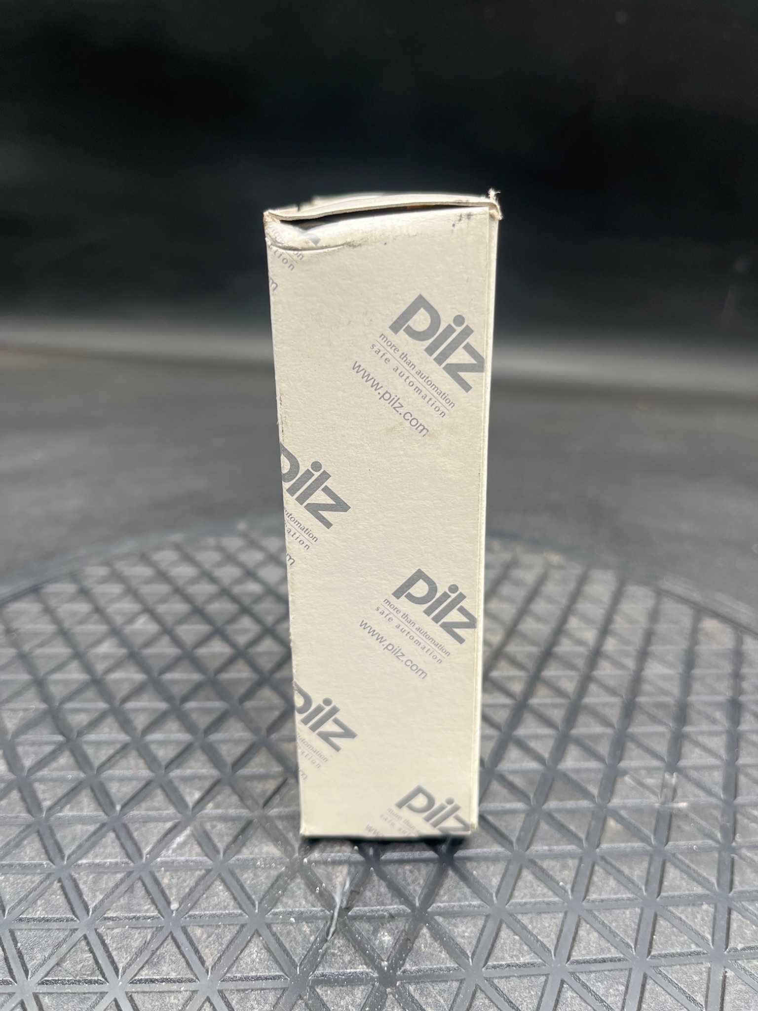 PILZ PZE X4VP Safety Relay 3/24VDC 777583 NEW 3