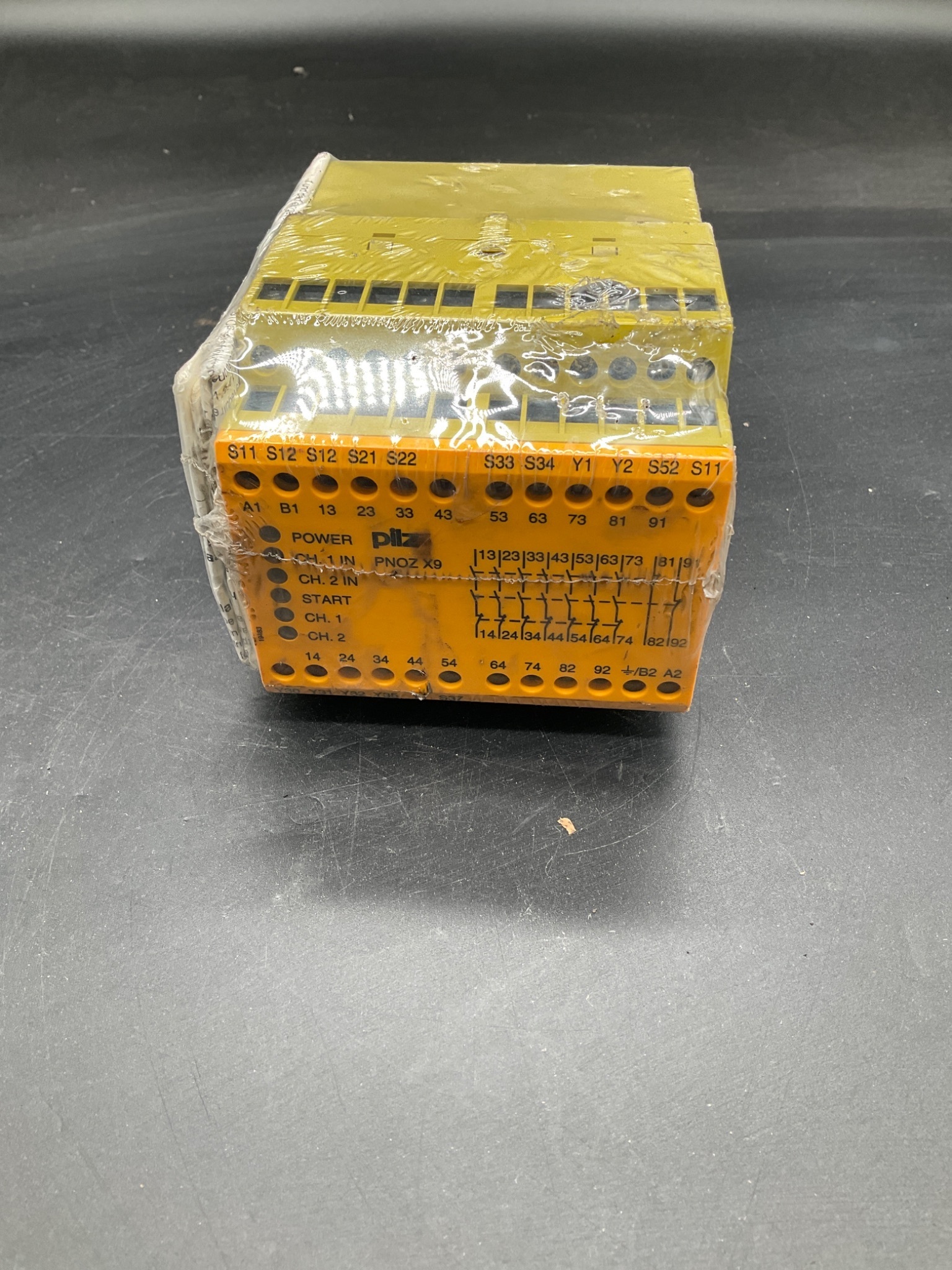PILZ PNOZ X9 Safety Relay 100–120VAC / 24VDC 774605 NEW 1