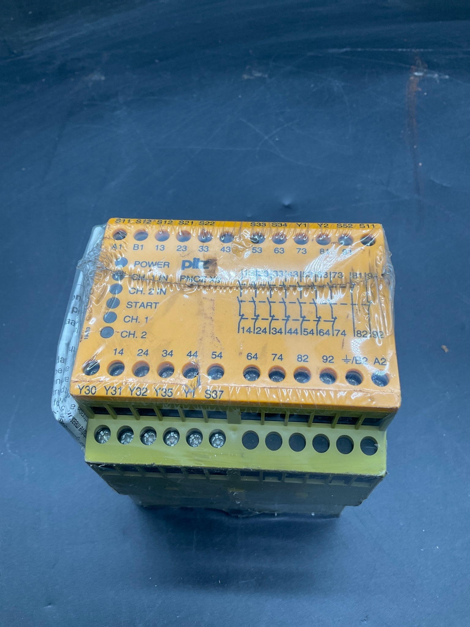 PILZ PNOZ X9 Safety Relay 100–120VAC / 24VDC 774605 NEW 3