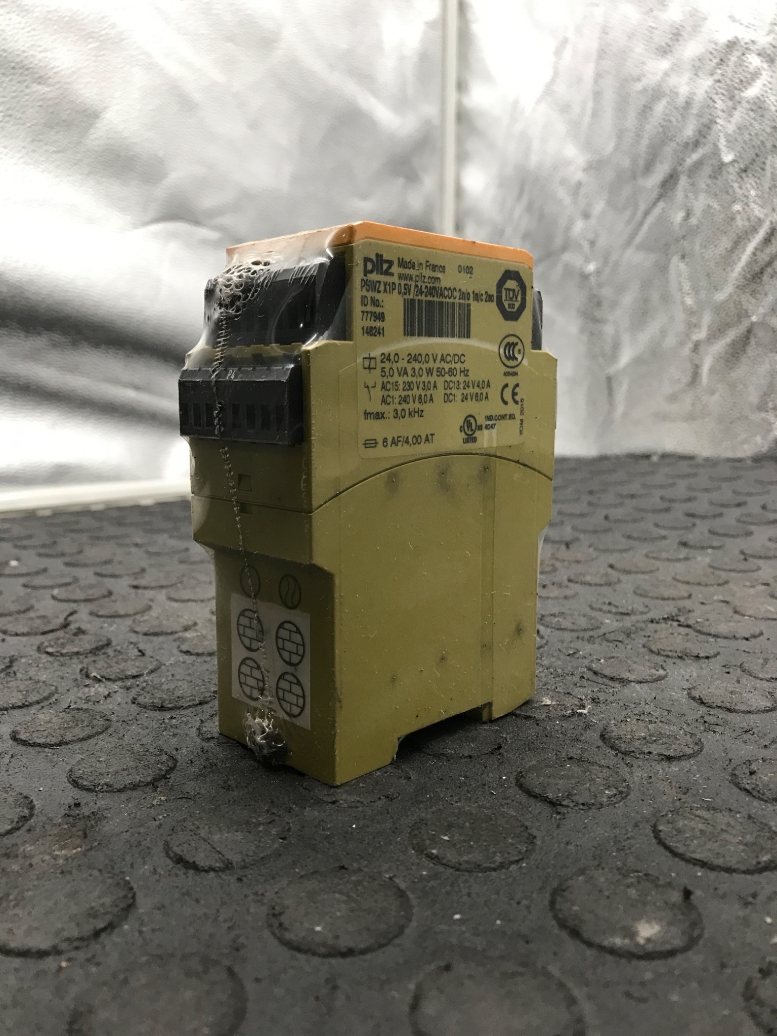 PILZ PSWZ X1P Safety Relay 24–240VAC/DC 777949 NEW 0