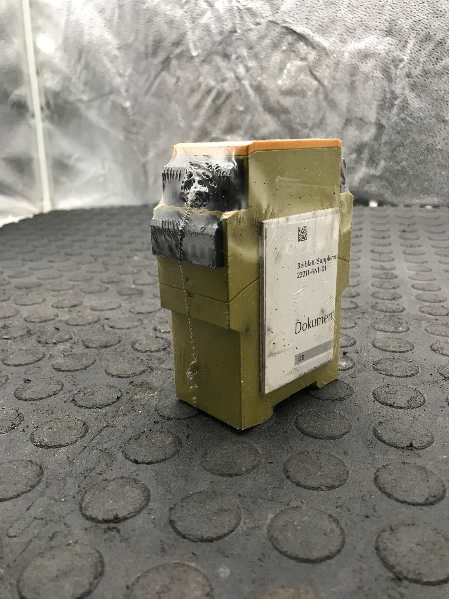PILZ PSWZ X1P Safety Relay 24–240VAC/DC 777949 NEW 3