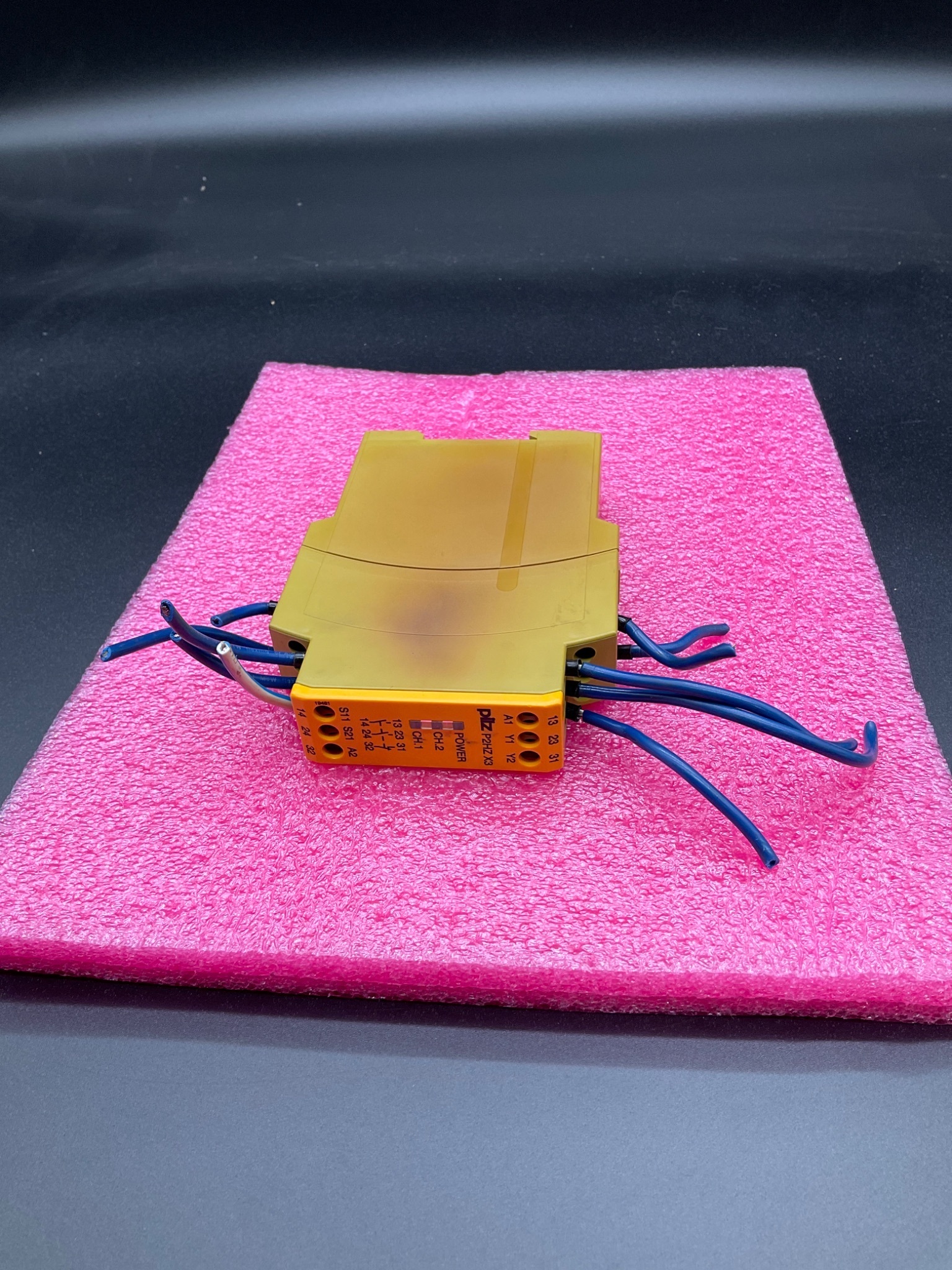 PILZ P2HZ X3 Safety Relay 24VDC 774350 USED 1