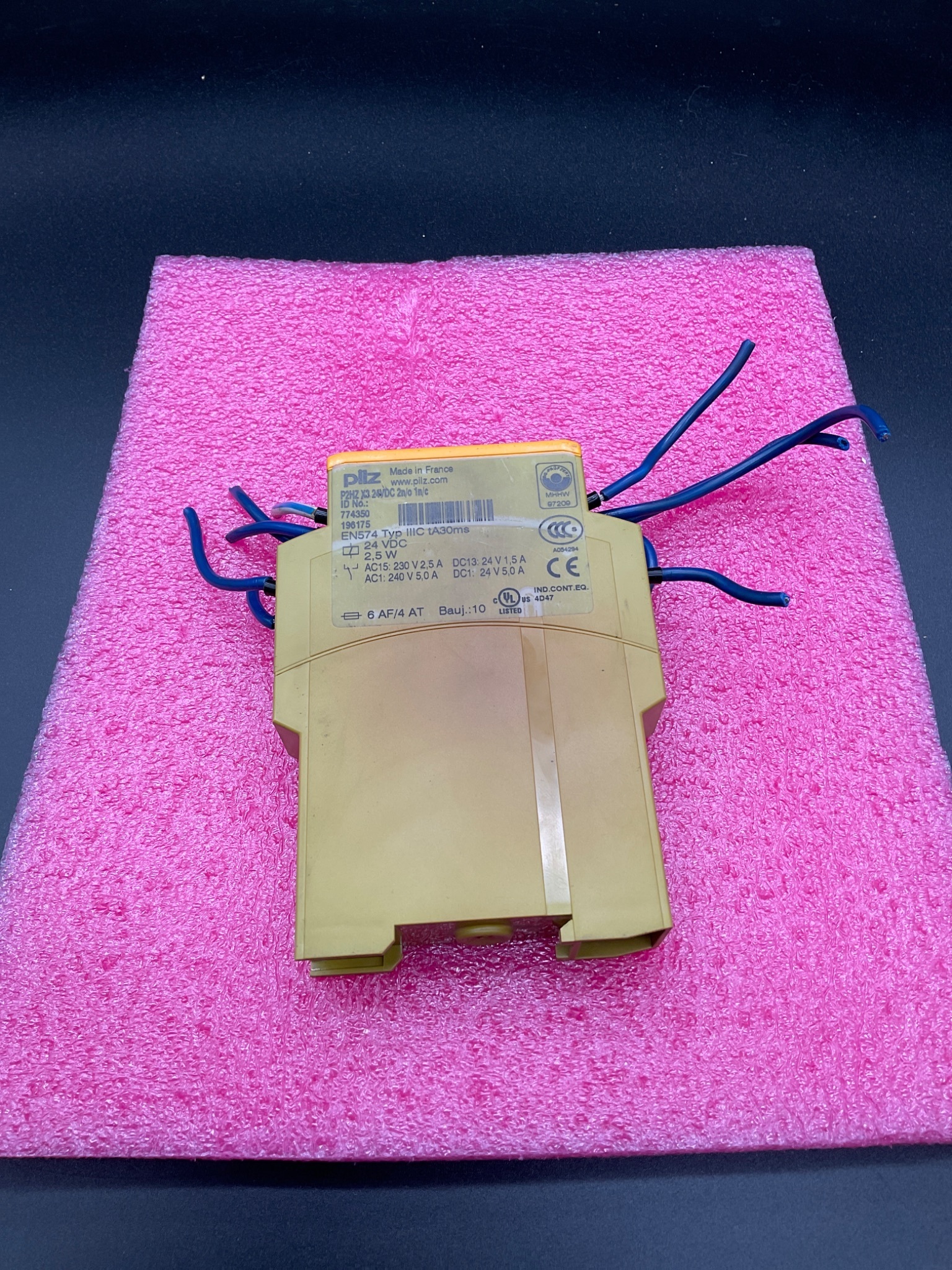 PILZ P2HZ X3 Safety Relay 24VDC 774350 USED 3