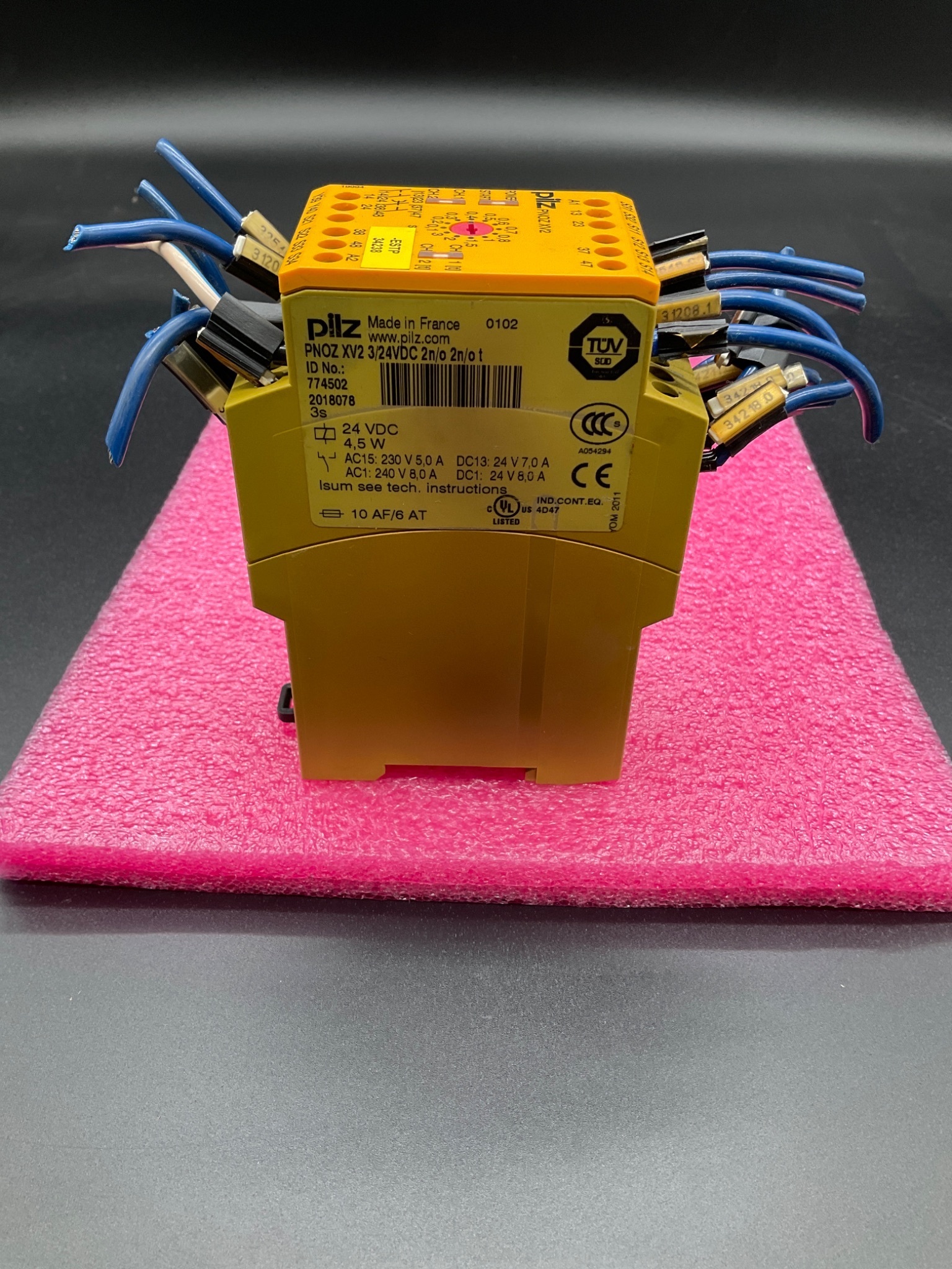 PILZ PNOZ XV2 Safety Relay 24VDC 2NO 2NO T 774502 USED 4