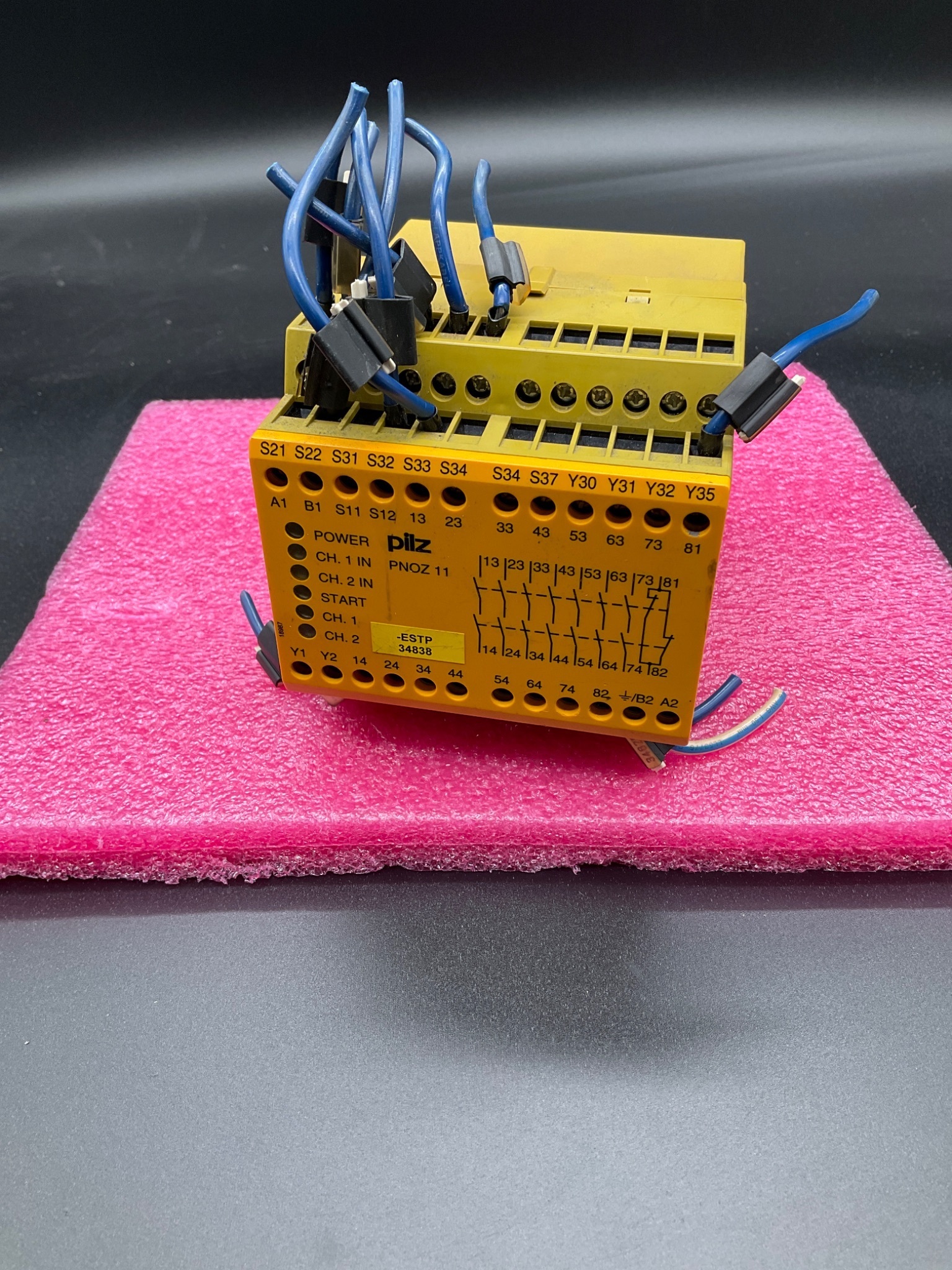 PILZ PNOZ 11 Safety Relay 24VAC/24VDC 7NO 1NC 774080 USED 0