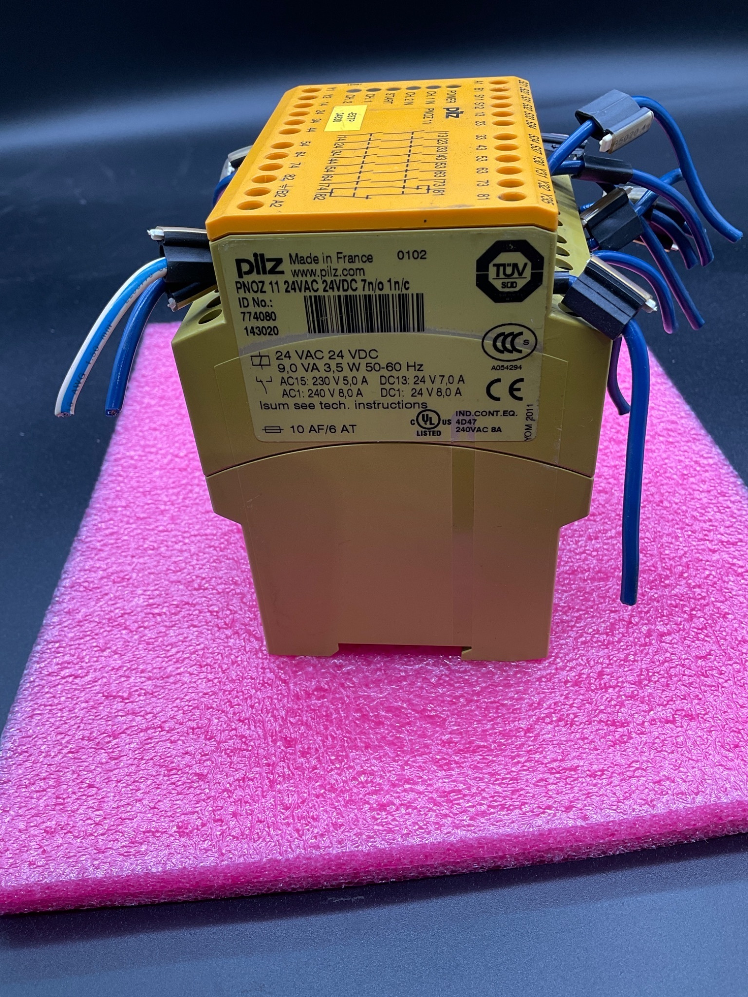 PILZ PNOZ 11 Safety Relay 24VAC/24VDC 7NO 1NC 774080 USED 1