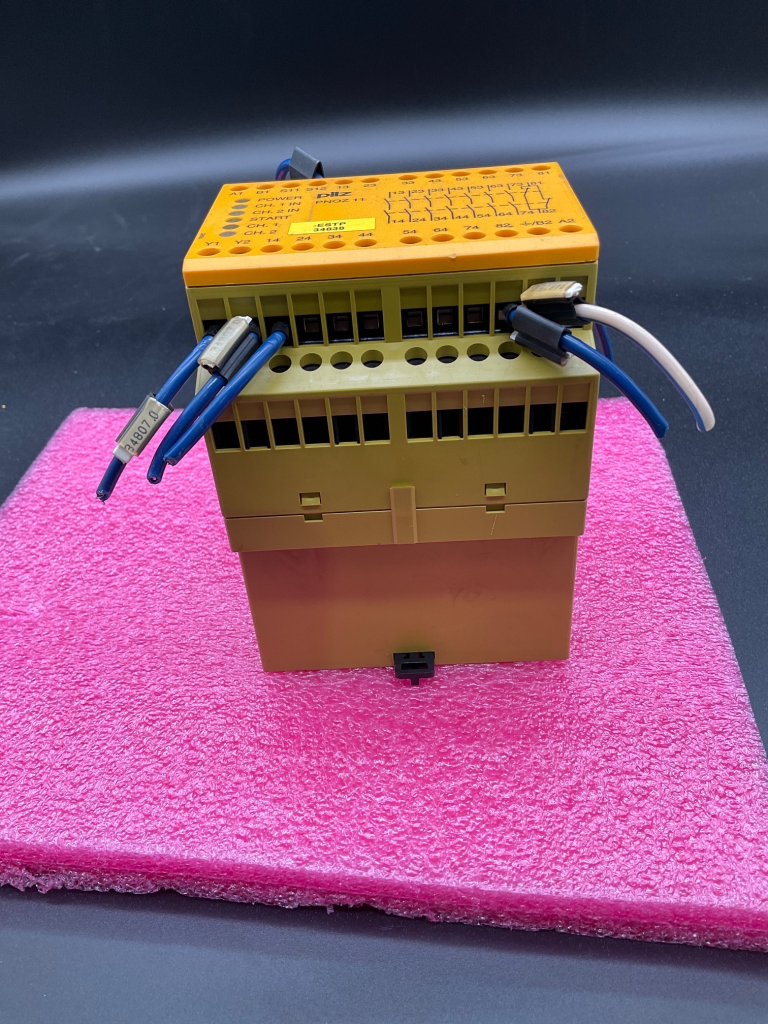 PILZ PNOZ 11 Safety Relay 24VAC/24VDC 7NO 1NC 774080 USED 2