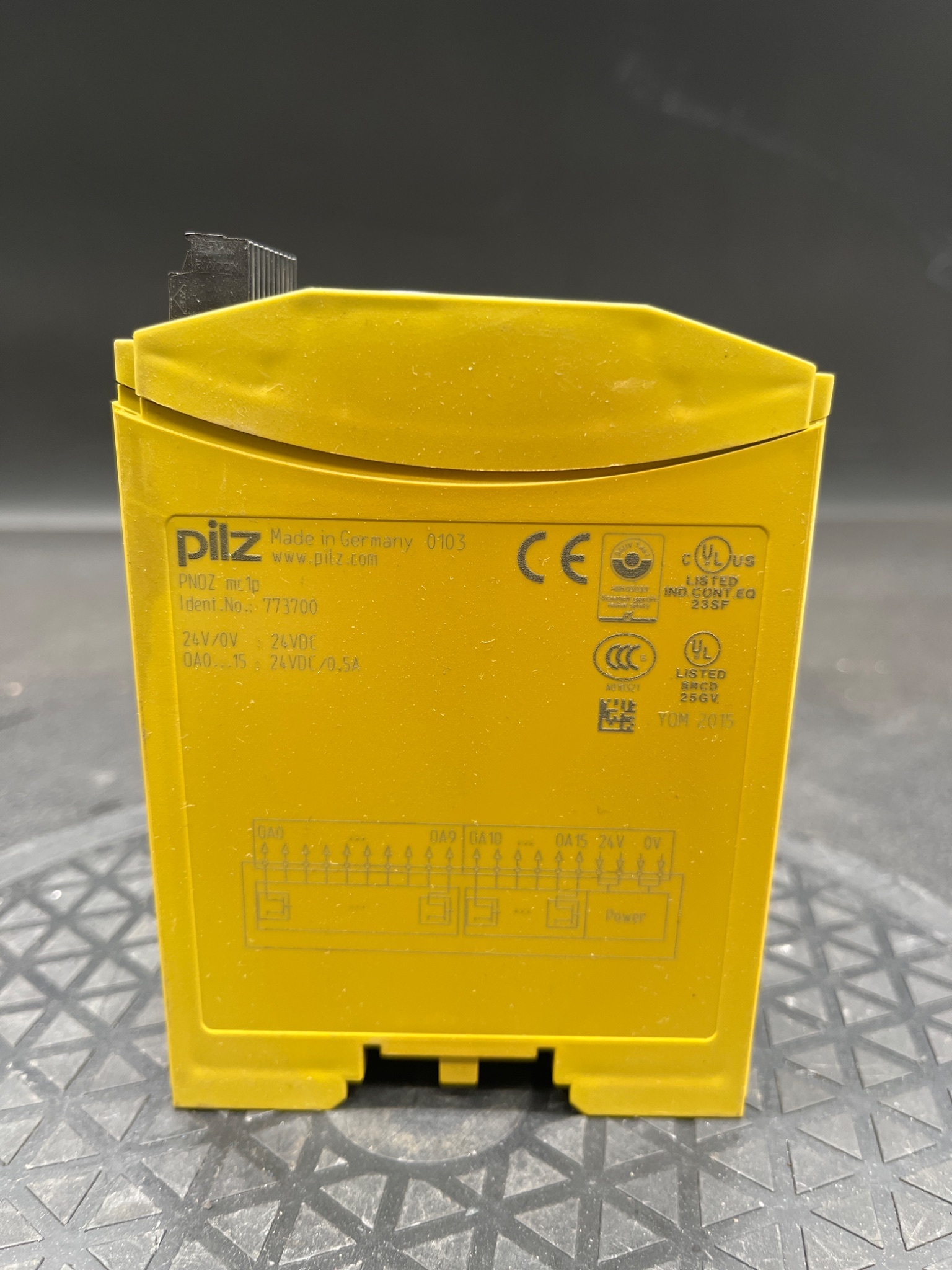 PILZ PNOZ mc1p Safety Controller 773700 USED 3