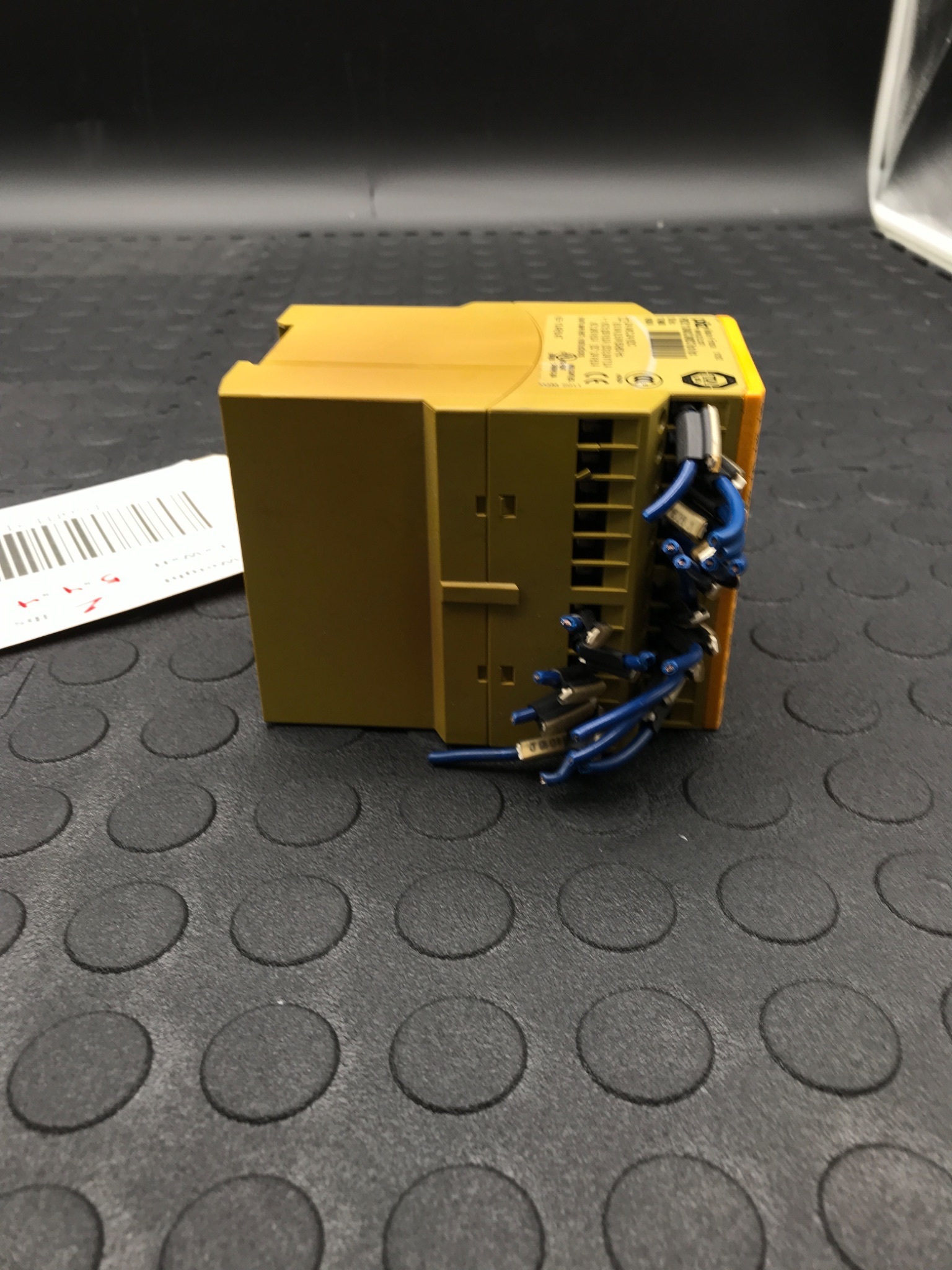 PILZ 774080 PNOZ 11 Safety Relay 24VAC/DC 3NO 1NC USED 2