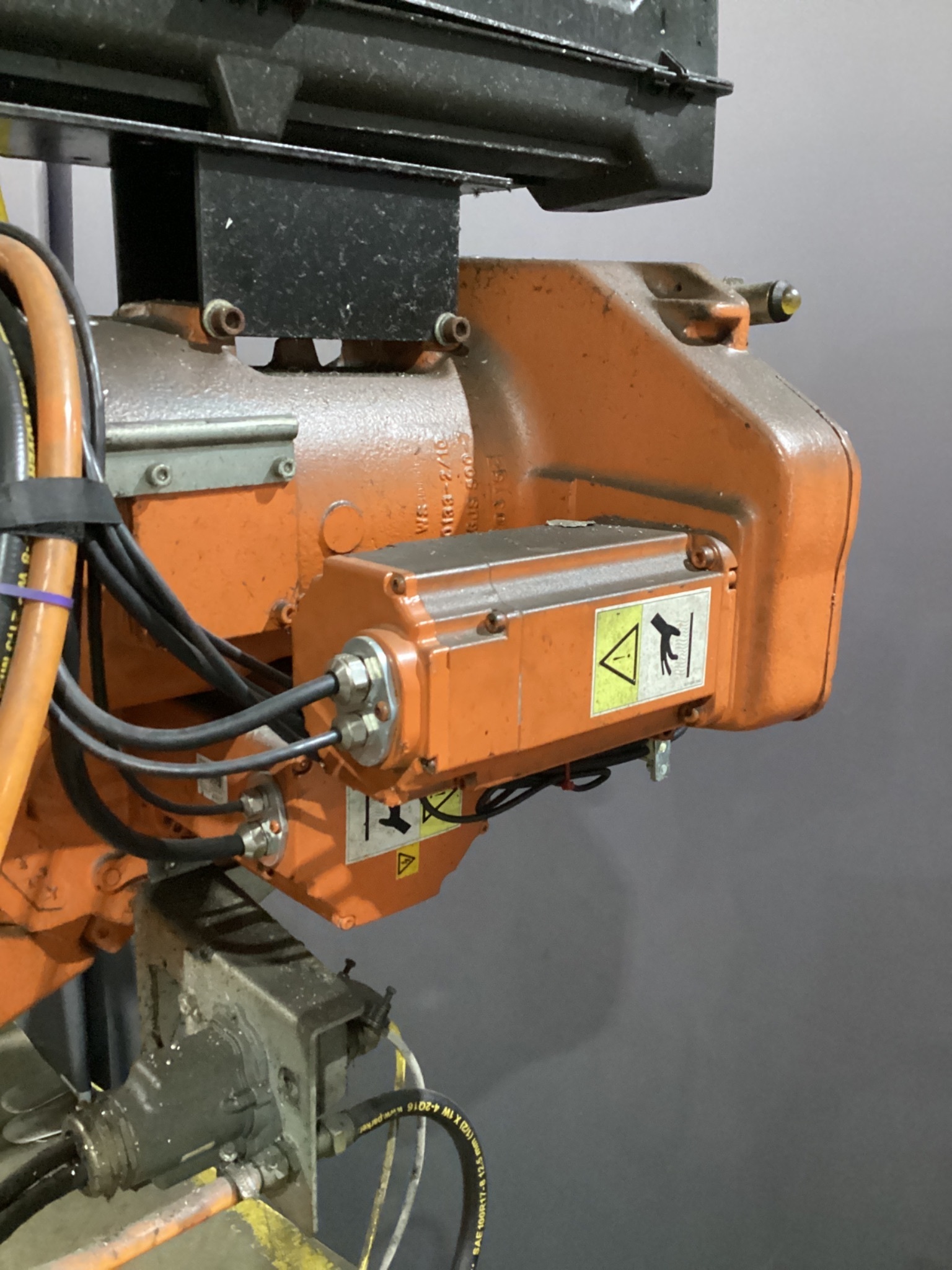 ABB IRB 6640-130/3.20 M2004 130kg 3.2m 6-Axis Robot Arm USED 4