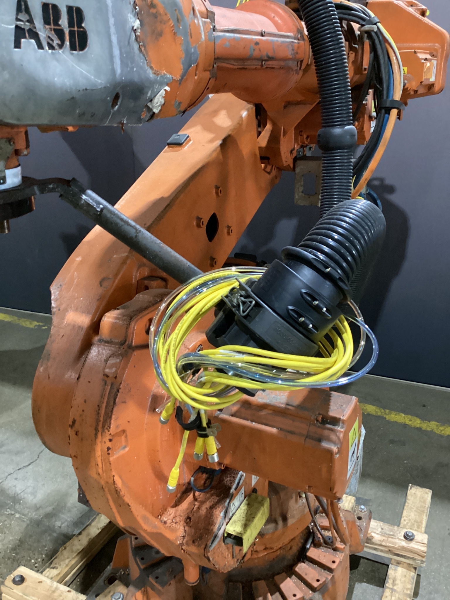 ABB IRB 6640-130/3.20 M2004 130kg 3.2m 6-Axis Robot Arm USED 3