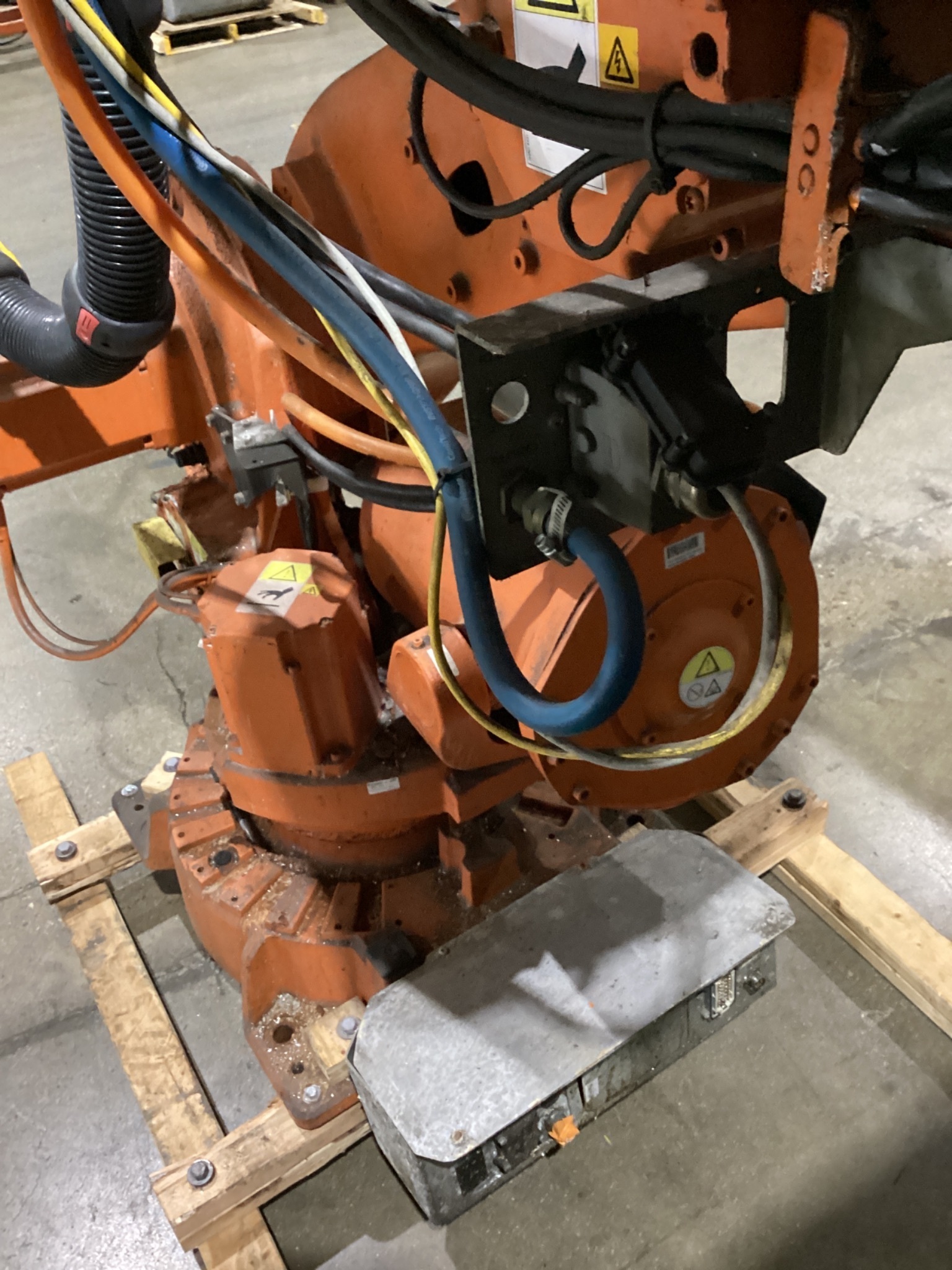 ABB IRB 6640-130/3.20 M2004 130kg 3.2m 6-Axis Robot Arm USED 6