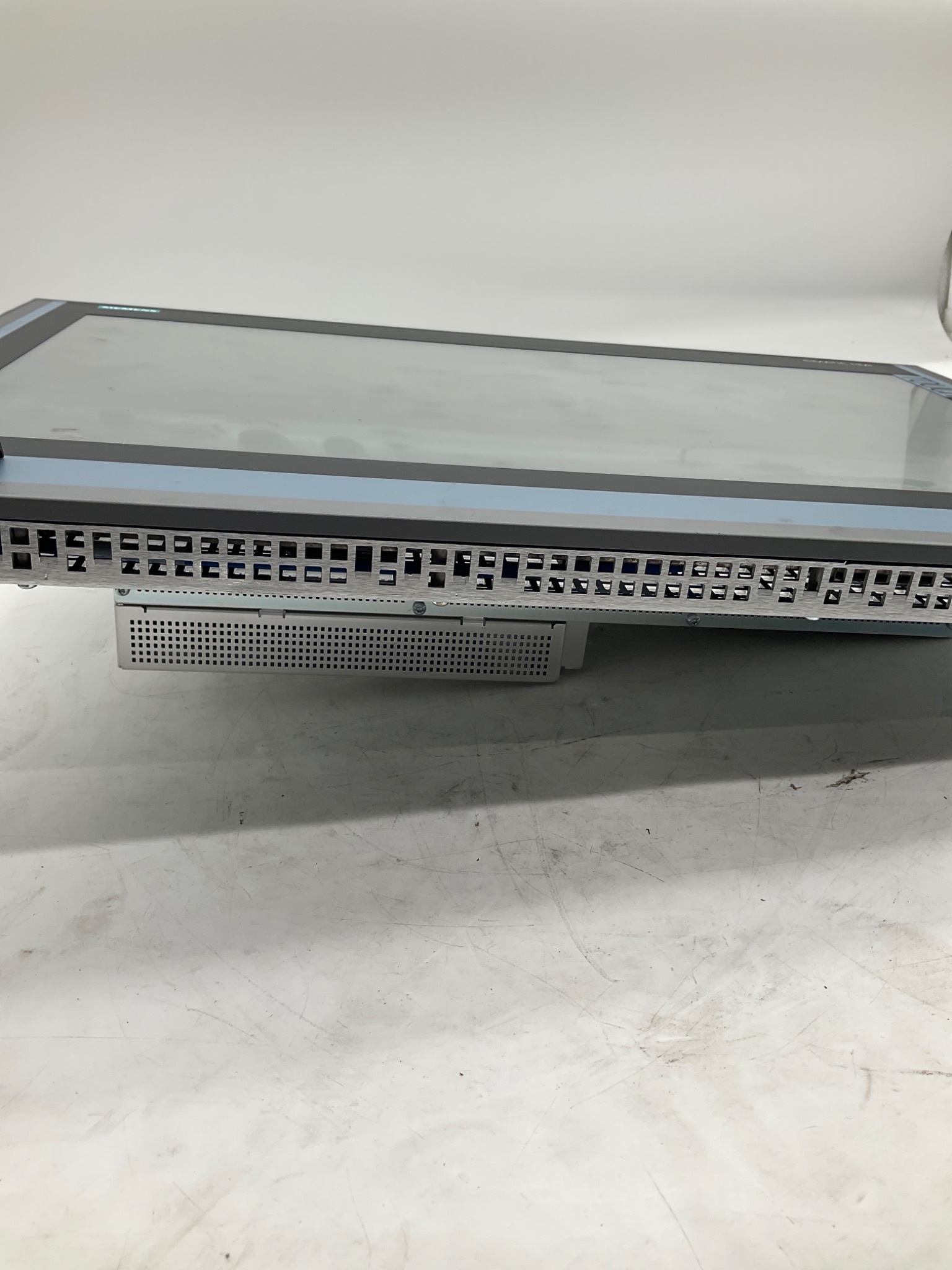 Siemens 6AV7241-7EB18-0FA0 SIMATIC IPC477E 22in Touch Panel PC USED 5