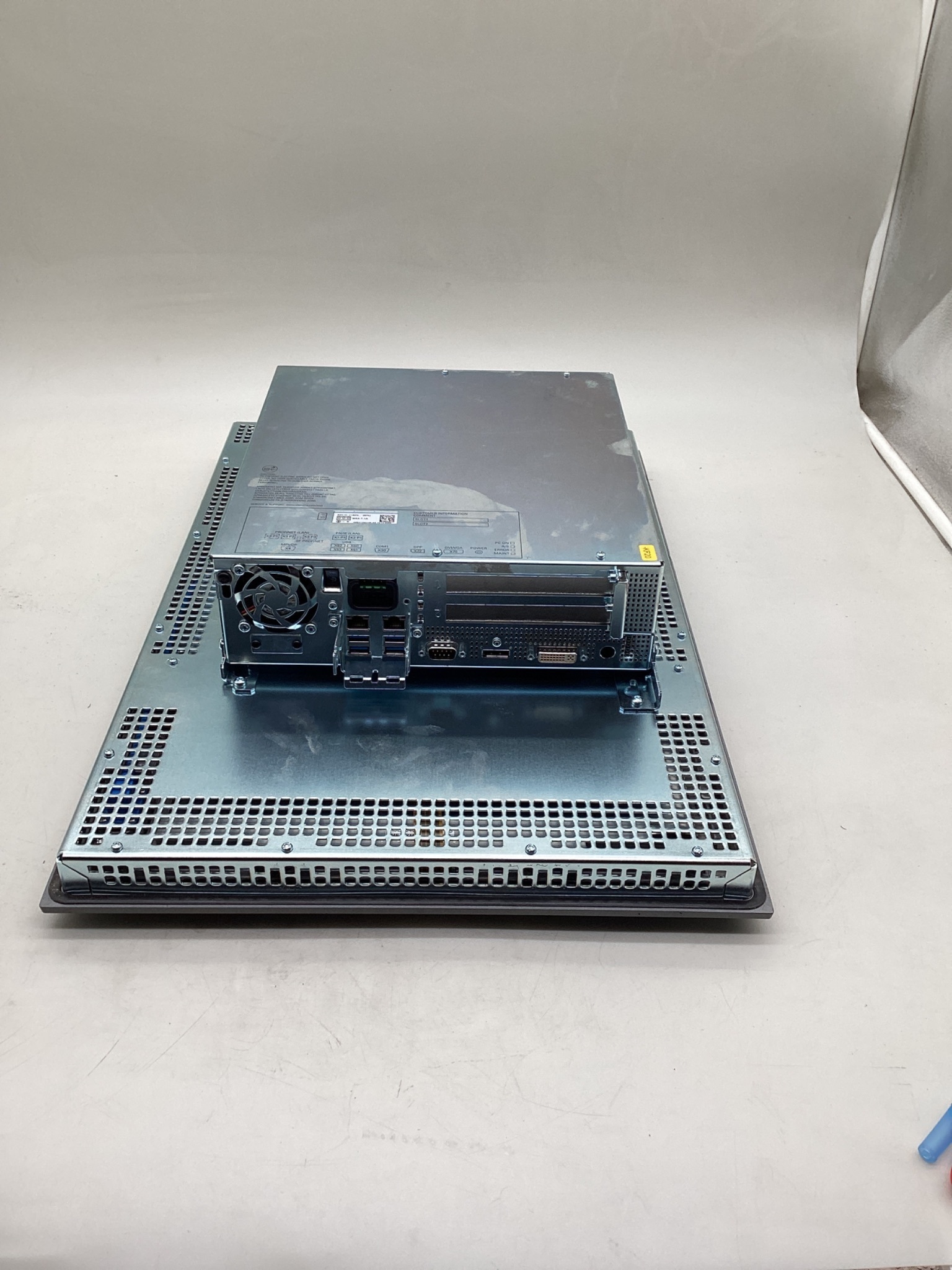 Siemens 6AV7260-2GM41-0BX6 SIMATIC IPC677D 22in Touch Panel PC USED 3