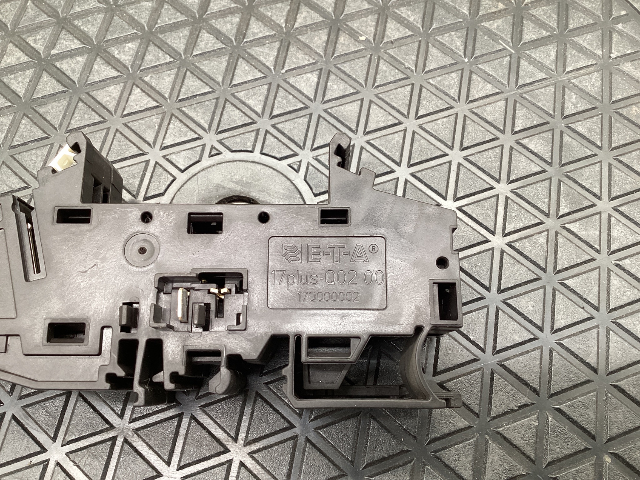 E-T-A 17Q000002 17plus-Q02-00 Circuit Protector Mounting Module USED 1