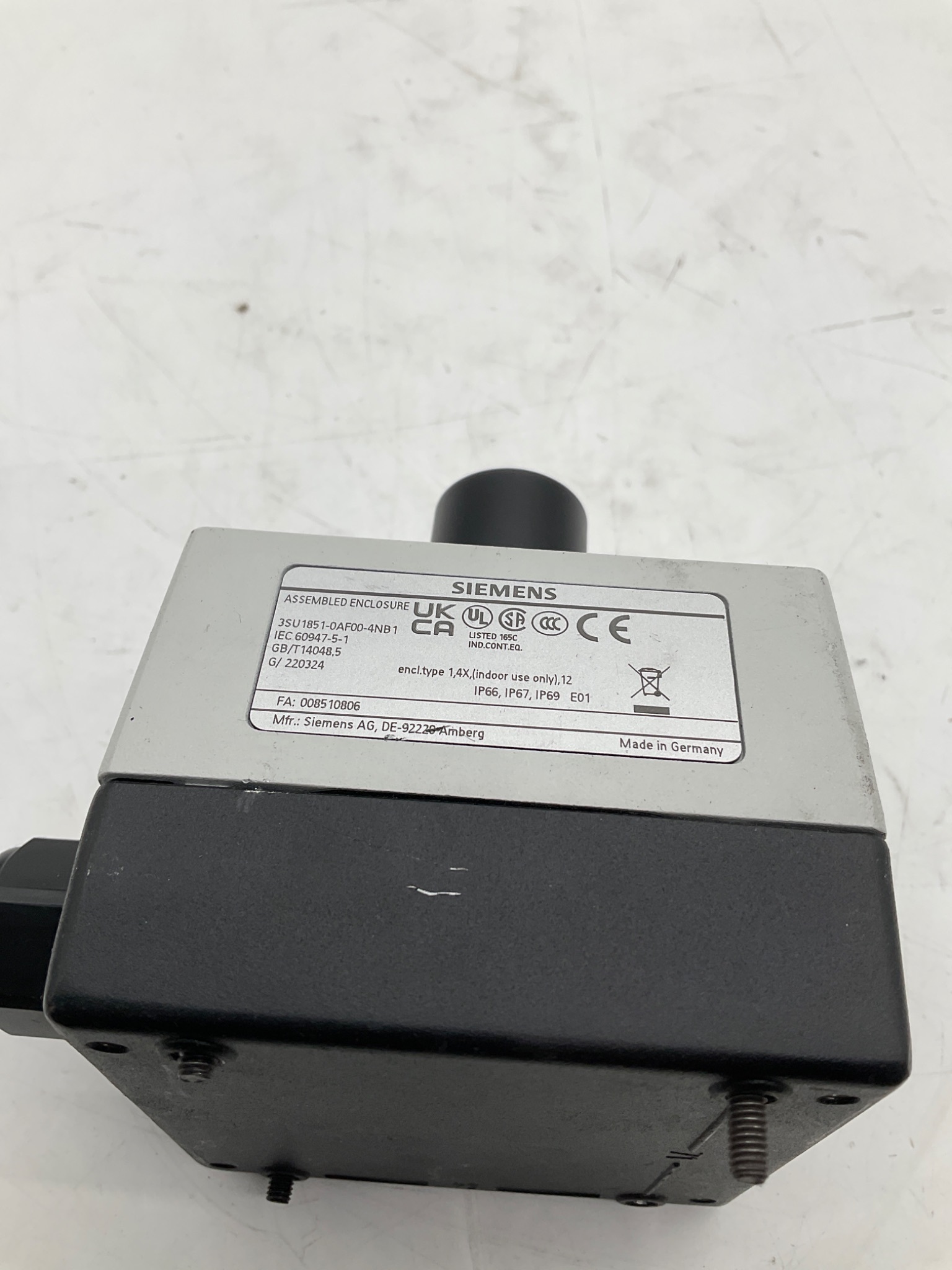 Siemens 3SU1851-0AF00-4NB1 SIRIUS ACT Key-Operated Selector Enclosure USED 2