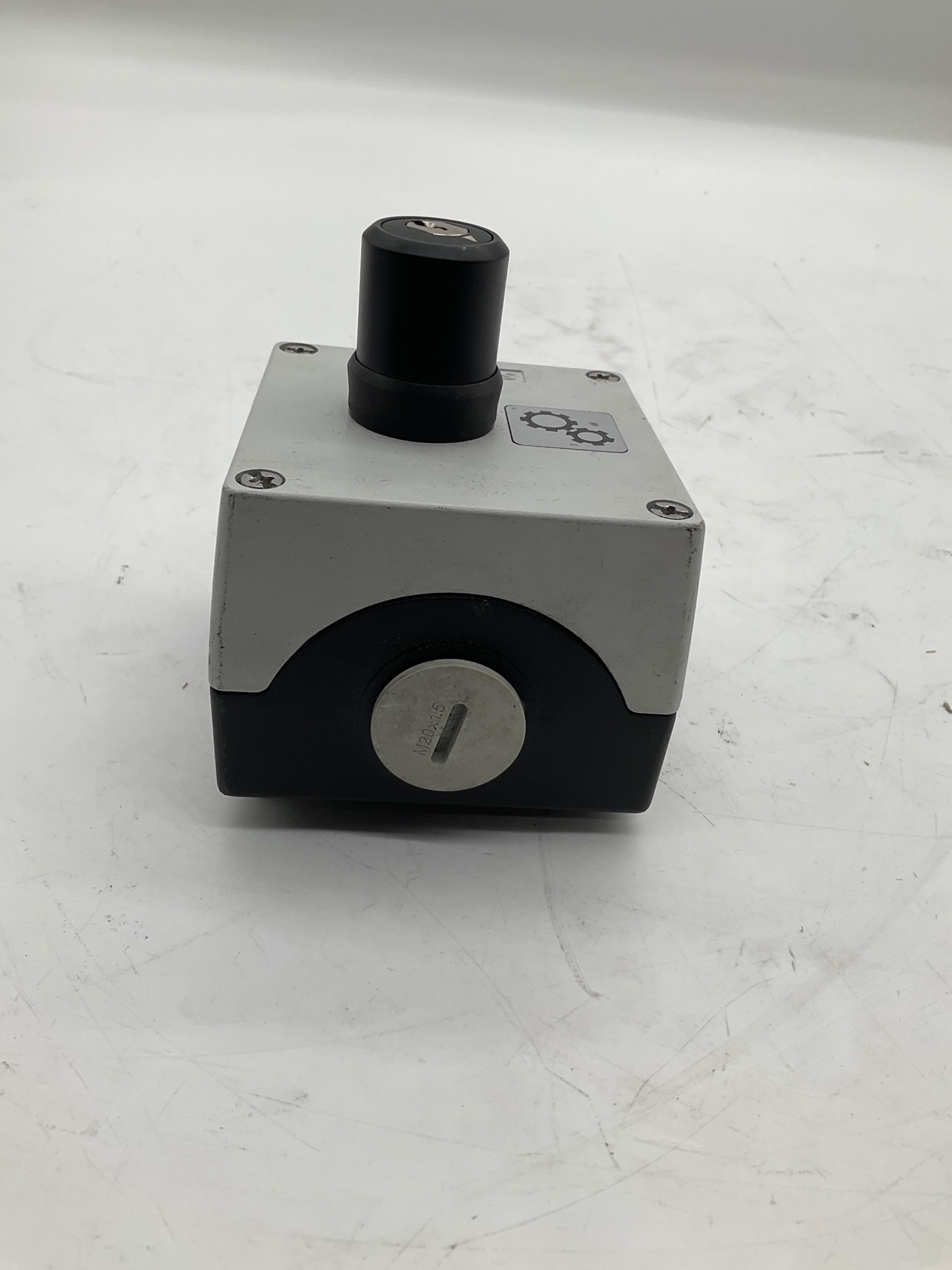 Siemens 3SU1851-0AF00-4NB1 SIRIUS ACT Key-Operated Selector Enclosure USED 3