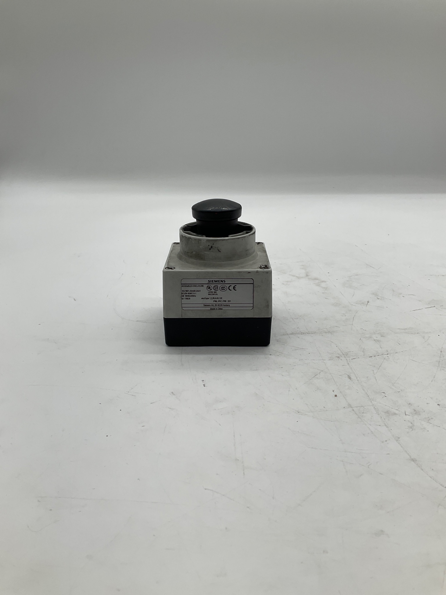 Siemens 3SU1801-2GA00-2AA1 SIRIUS ACT Enclosed Pushbutton Station USED 0