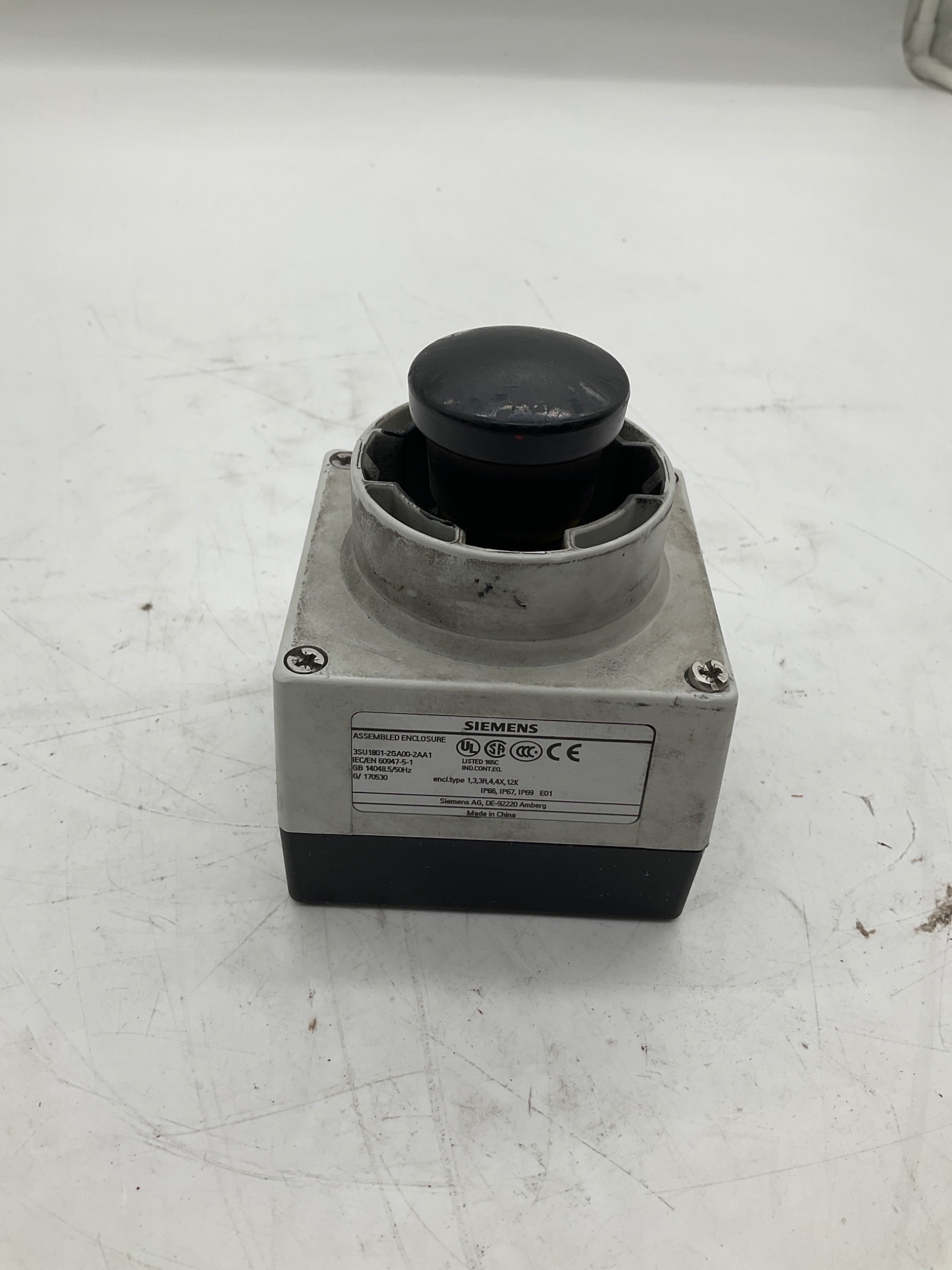 Siemens 3SU1801-2GA00-2AA1 SIRIUS ACT Enclosed Pushbutton Station USED 1