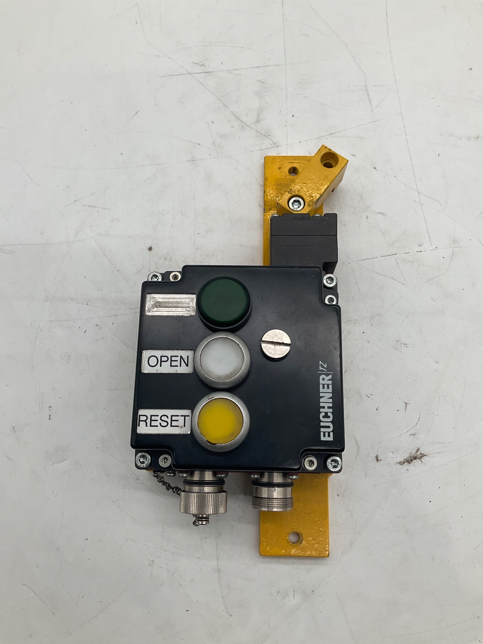 EUCHNER TZ1RE024C18VAB-C2189 Safety Switch With Guard Locking 24VDC USED 0