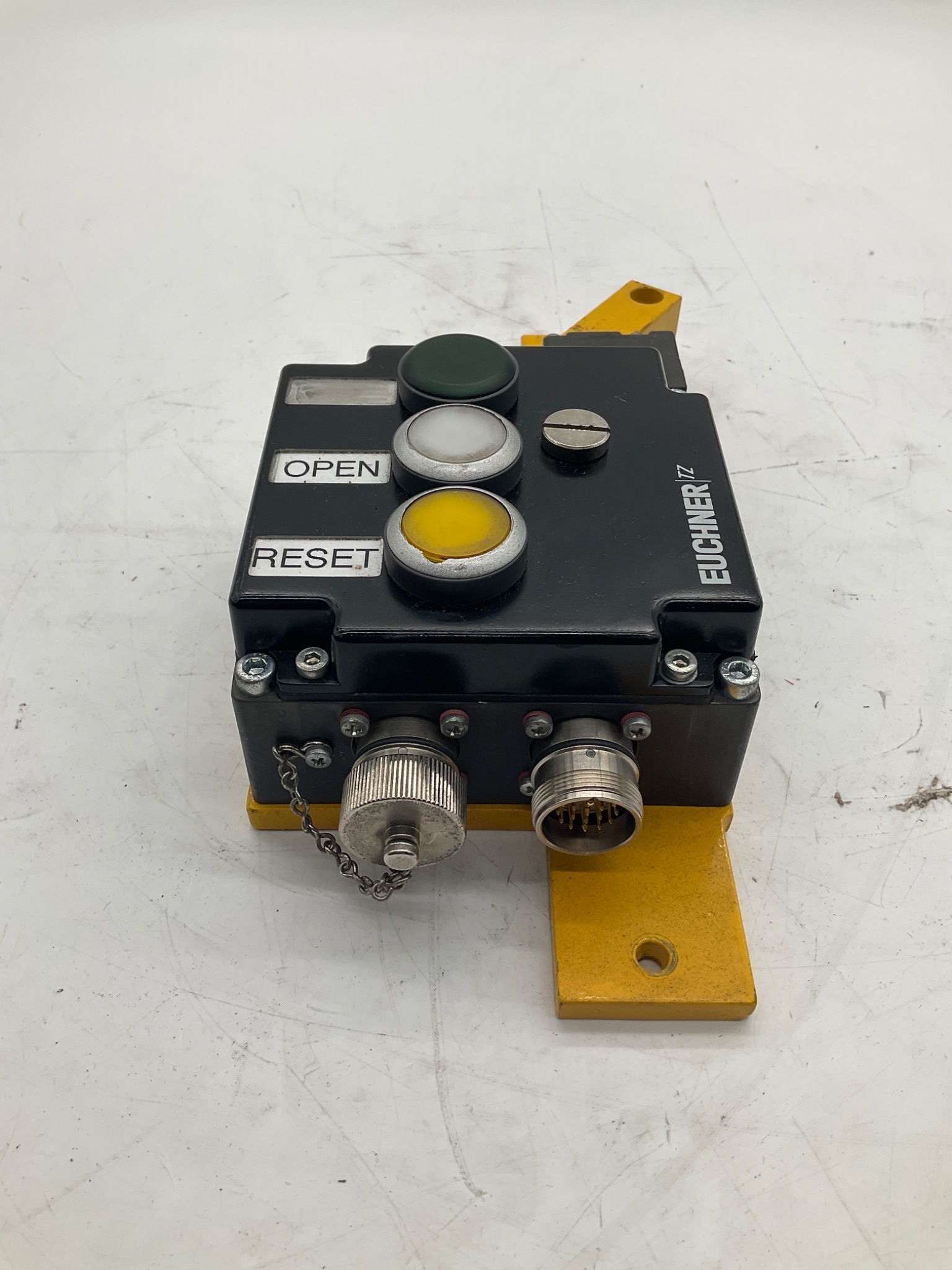 EUCHNER TZ1RE024C18VAB-C2189 Safety Switch With Guard Locking 24VDC USED 3