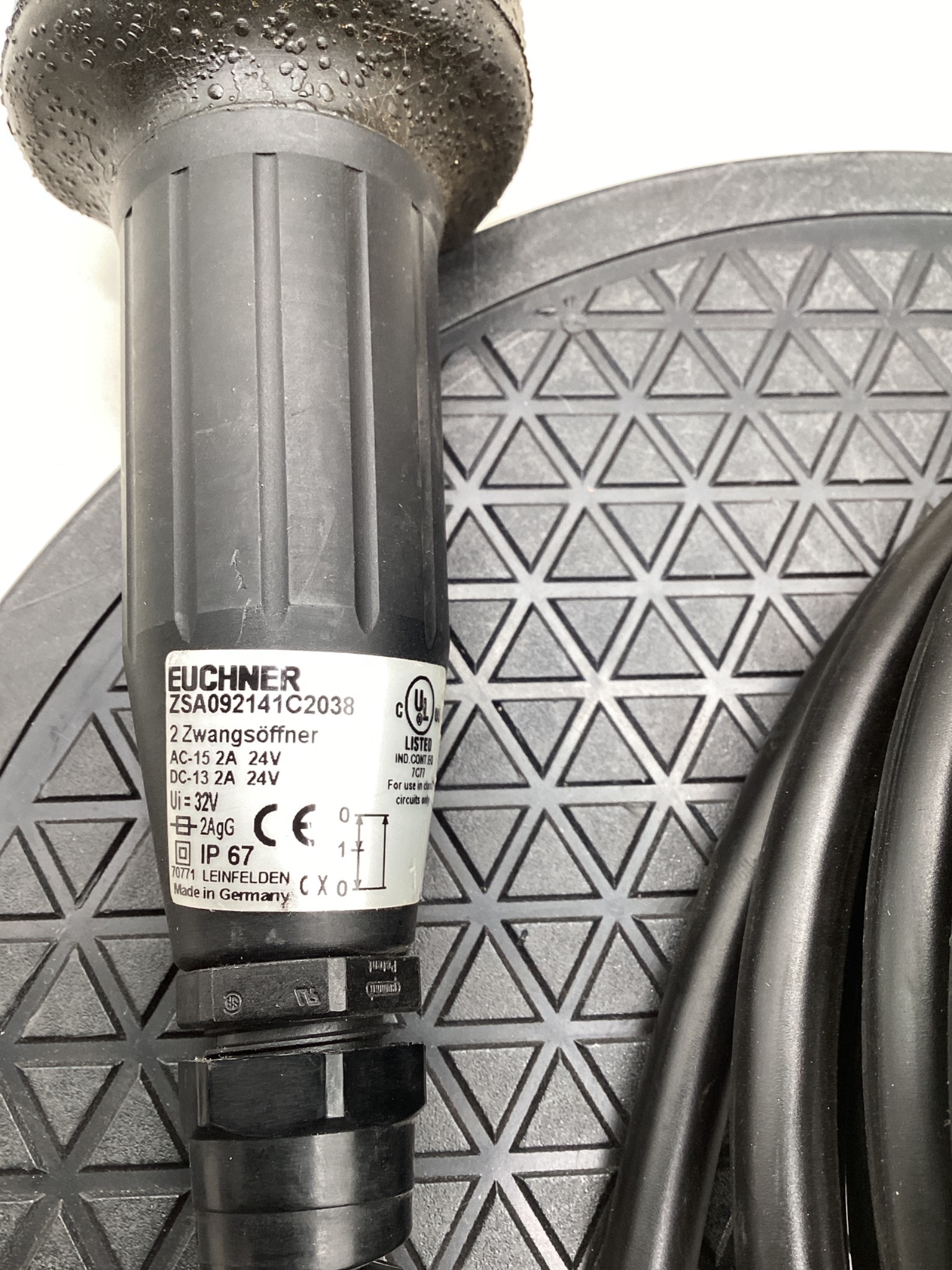 EUCHNER ZSA092141C2038 2-Contact Enabling Switch IP67 USED 1