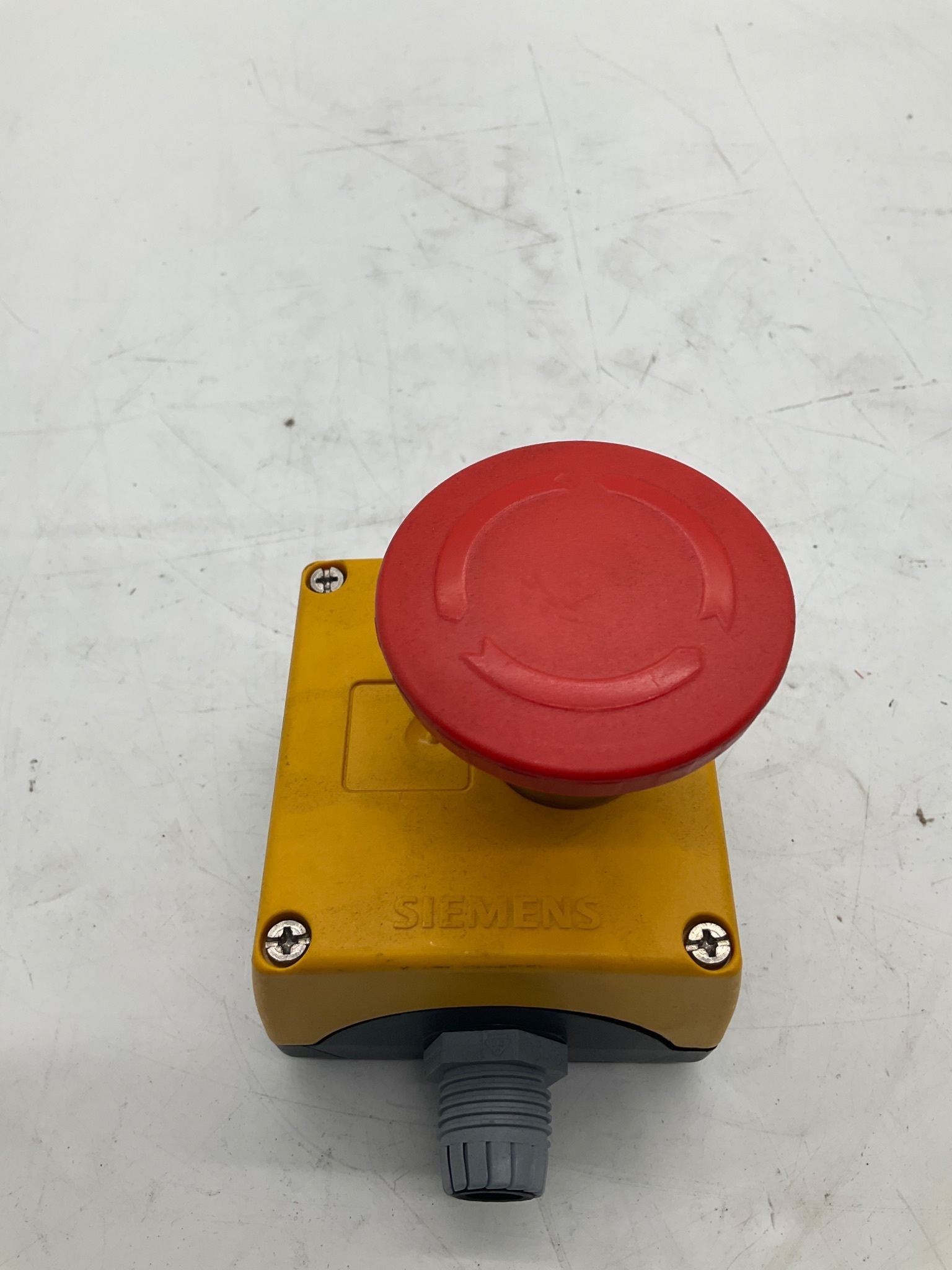 Siemens 3SB38 Enclosed Emergency Stop Pushbutton Station USED 1