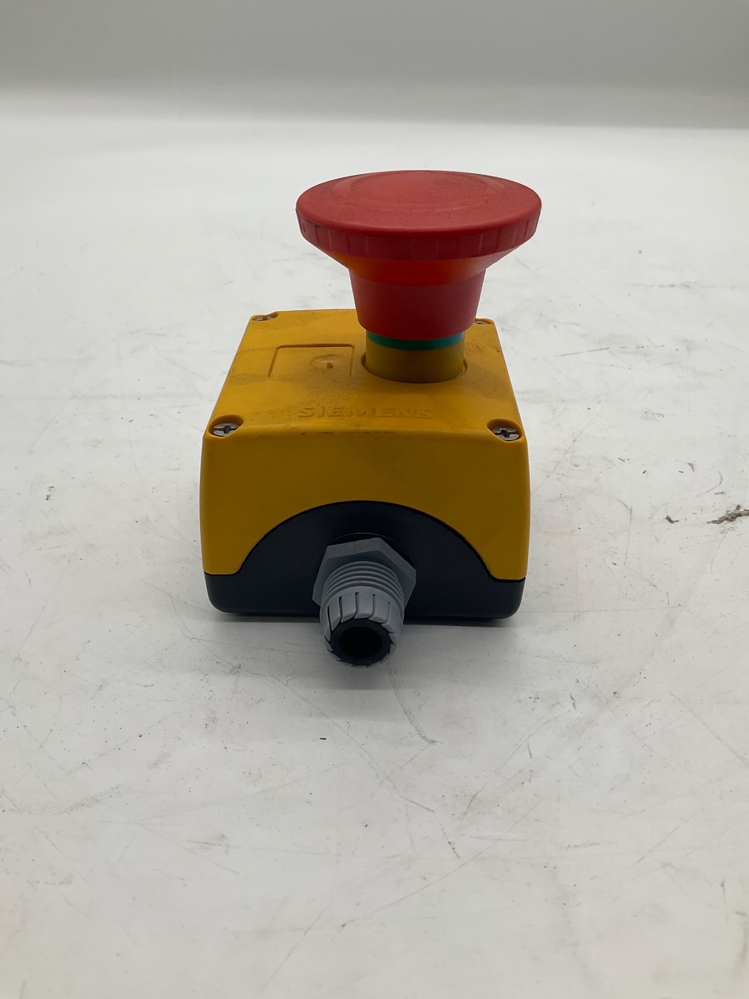 Siemens 3SB38 Enclosed Emergency Stop Pushbutton Station USED 2