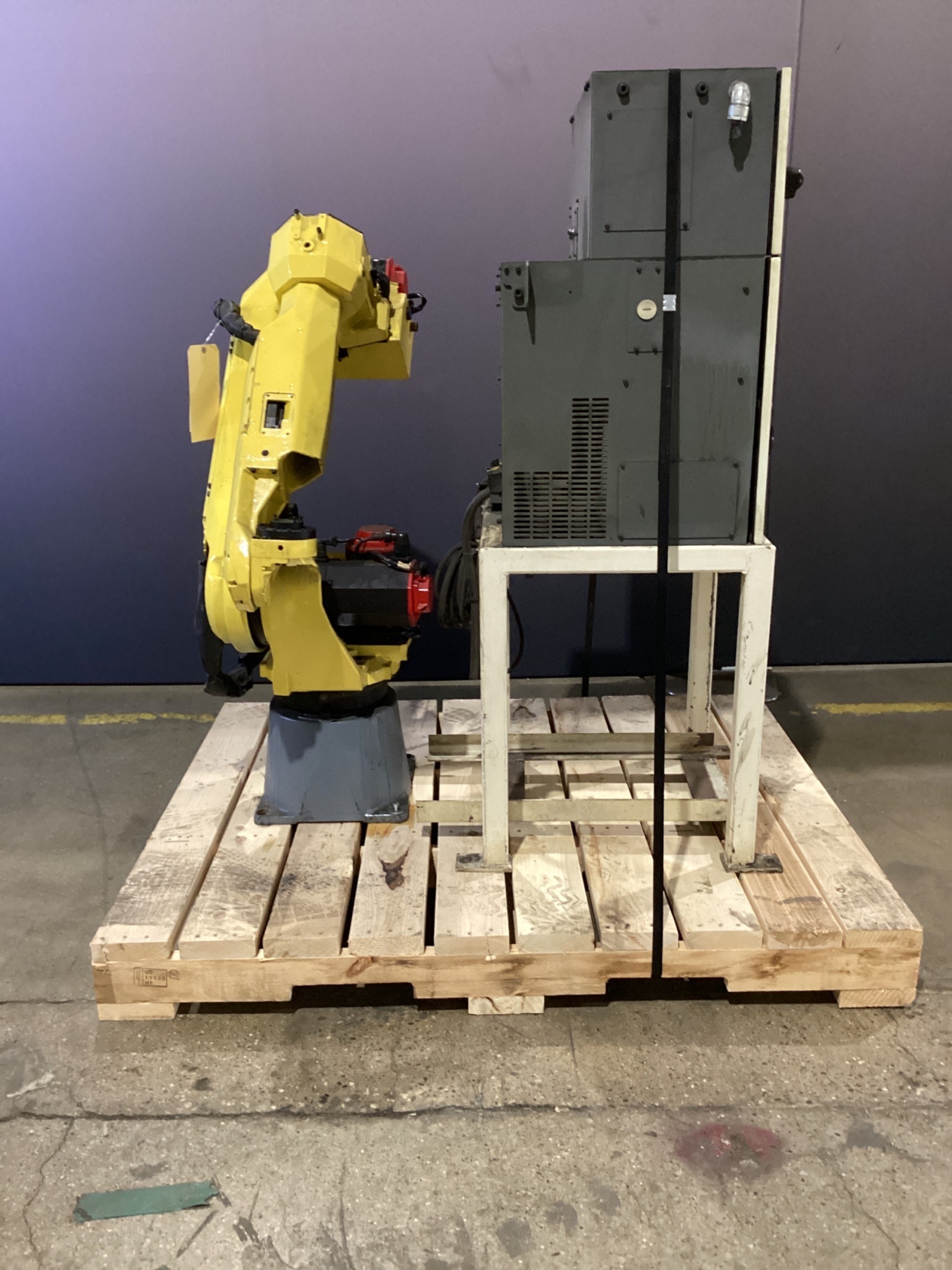 FANUC ARC Mate 120iC with R-30iB Controller FOR PARTS / NOT WORKING 0