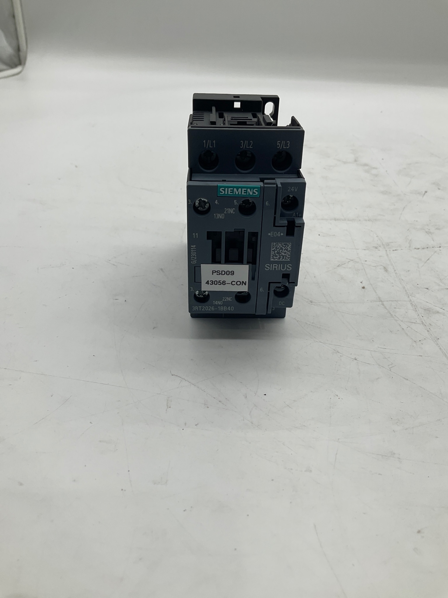 SIEMENS 3RT2026-1BB40 SIRIUS 3-Pole Contactor 24V DC Coil USED 0