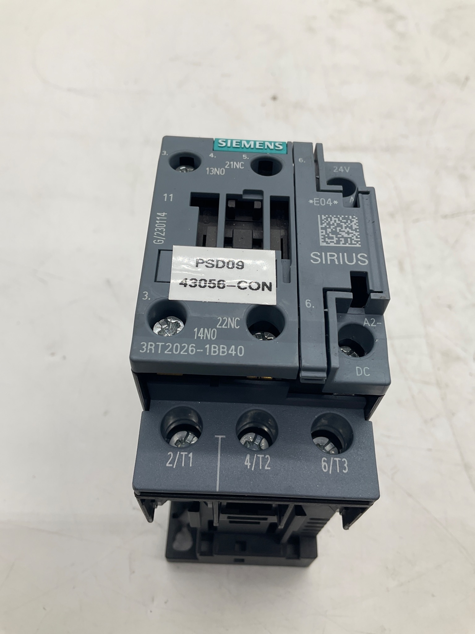 SIEMENS 3RT2026-1BB40 SIRIUS 3-Pole Contactor 24V DC Coil USED 1