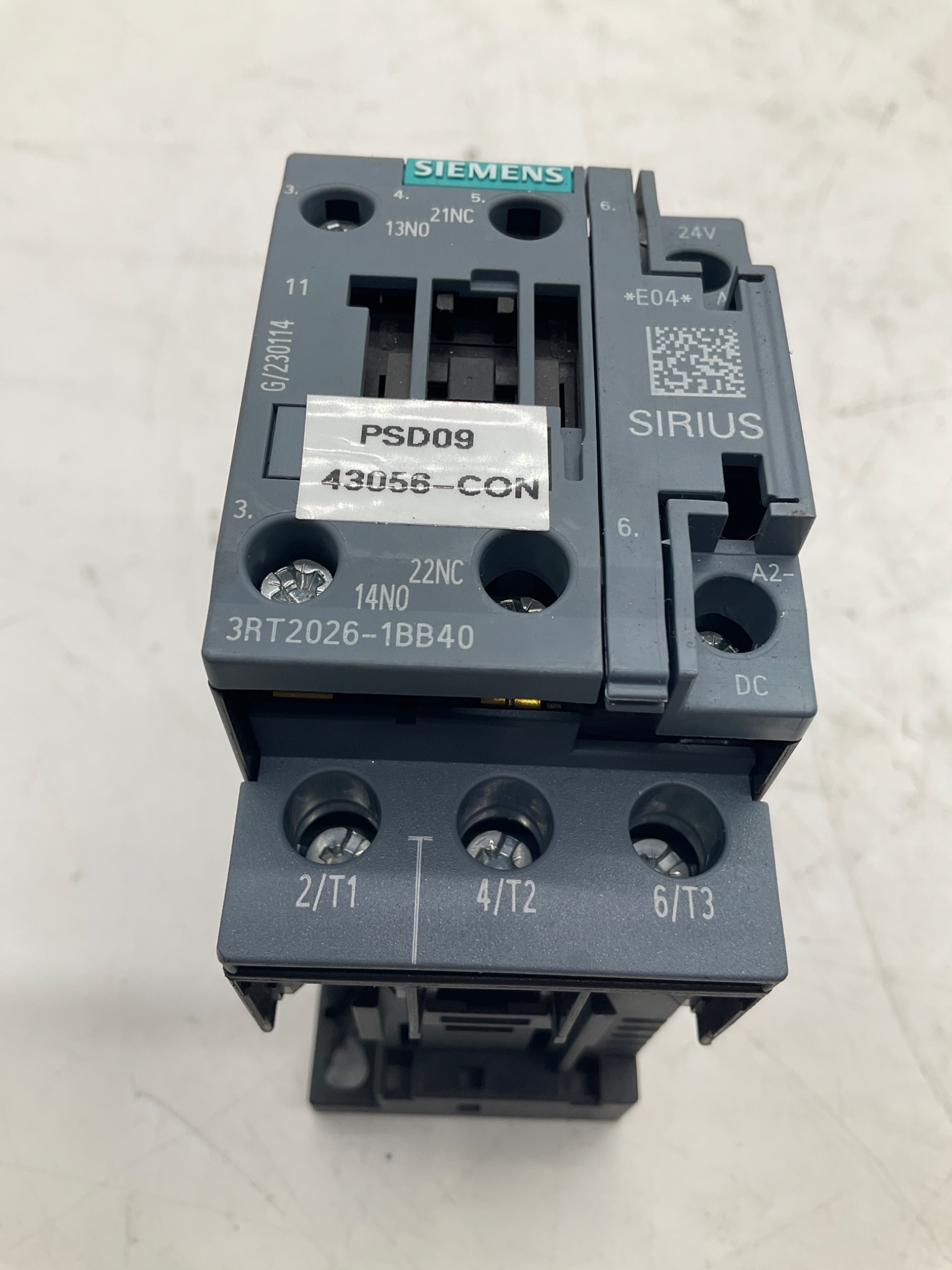 SIEMENS 3RT2026-1BB40 SIRIUS 3-Pole Contactor 24V DC Coil USED 3