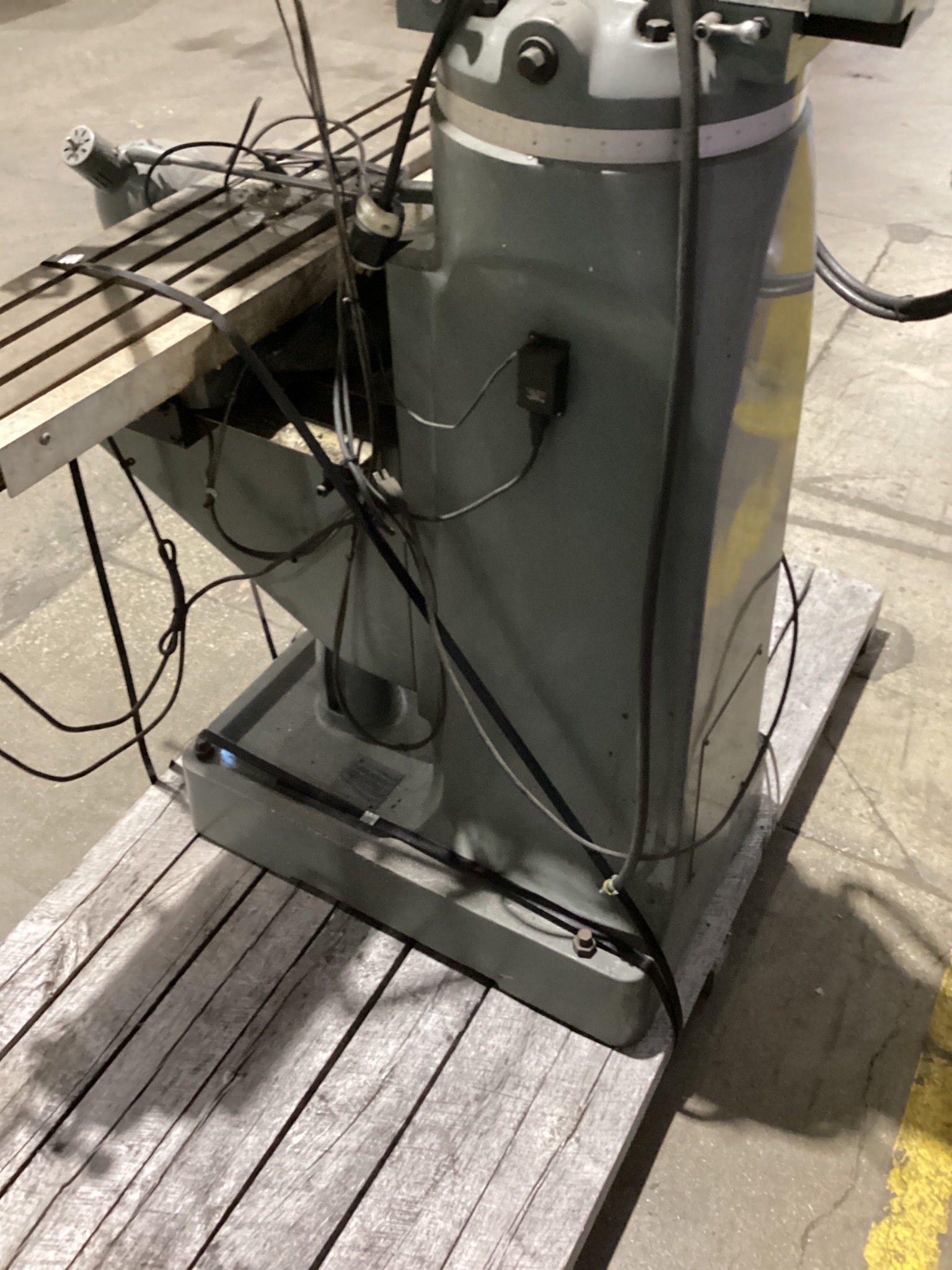 BRIDGEPORT SERIES I Vertical Milling Machine With DRO & Power Feed USED 1