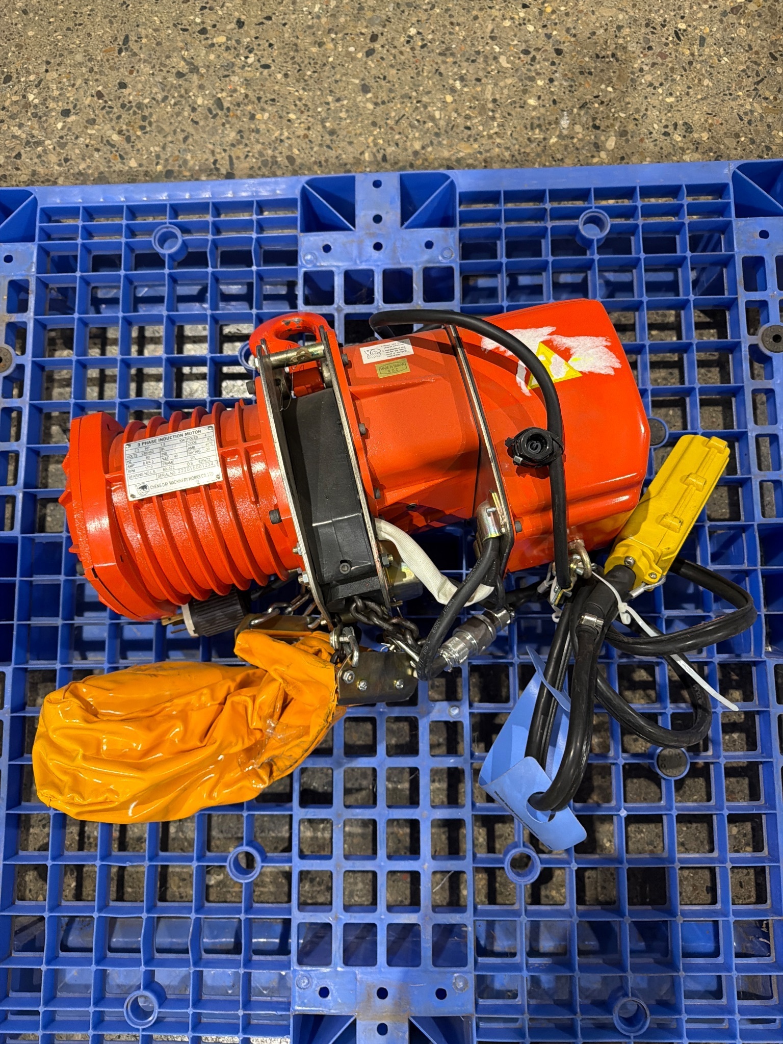 BLACK BEAR YSH-100 1-Ton Electric Chain Hoist USED 1